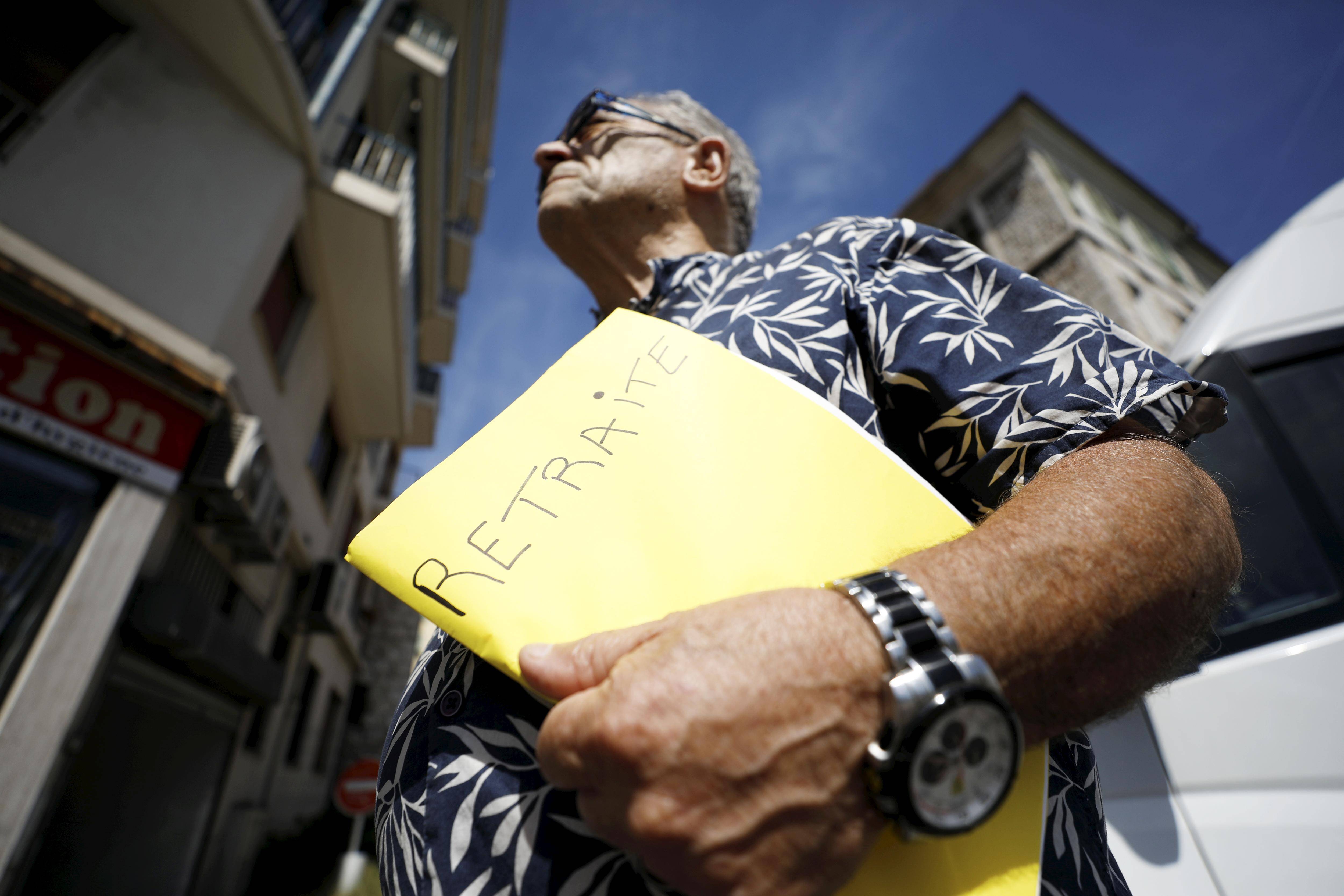 "C'est toujours les petits qui paient": les retraités réagissent après l'annonce du report de la revalorisation de leur pension