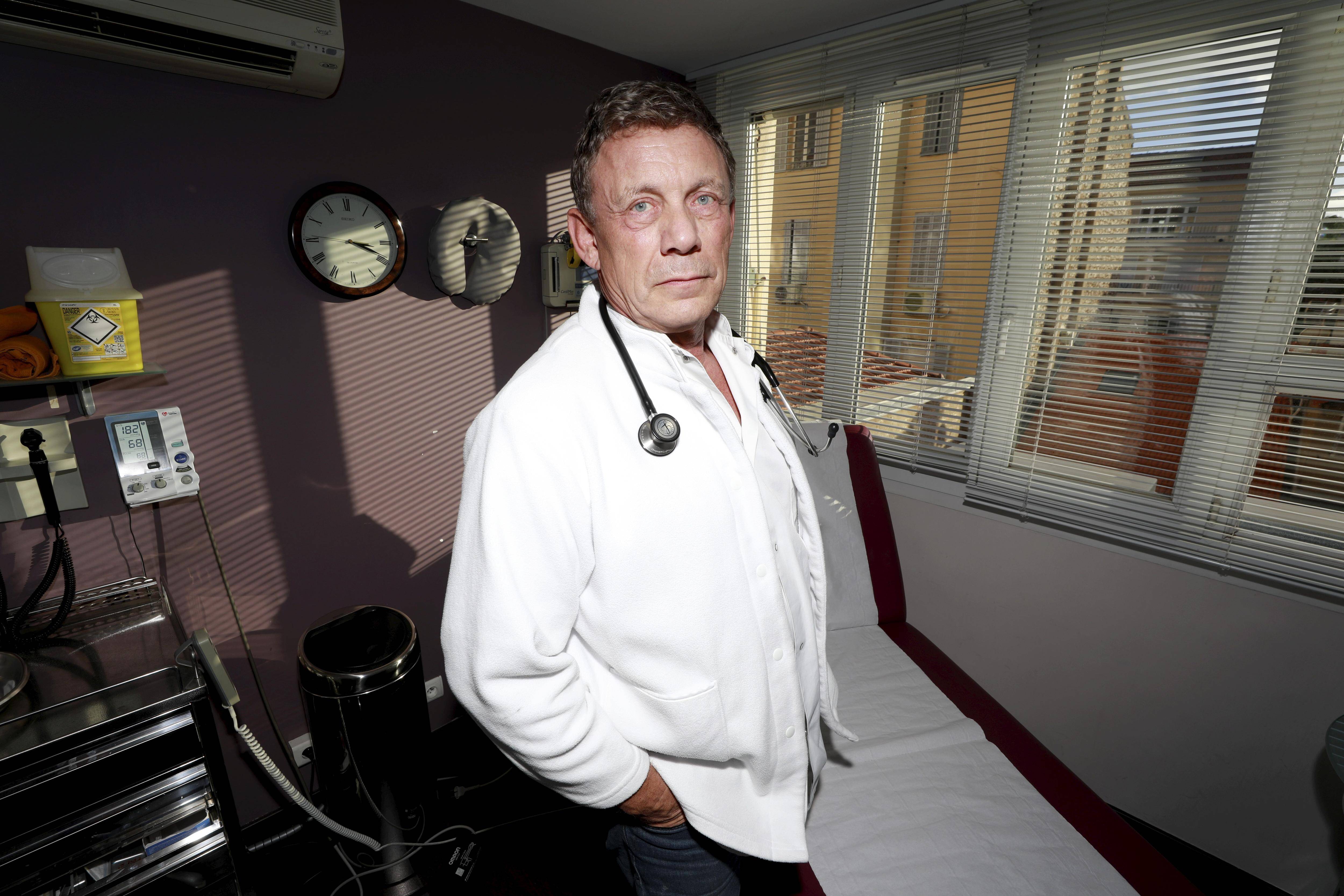 "Je n'avais jamais vu ce patient, ce n'était pas ma signature": un médecin cannois victime d'usurpation d'identité sur de faux arrêts de travail vendus en ligne