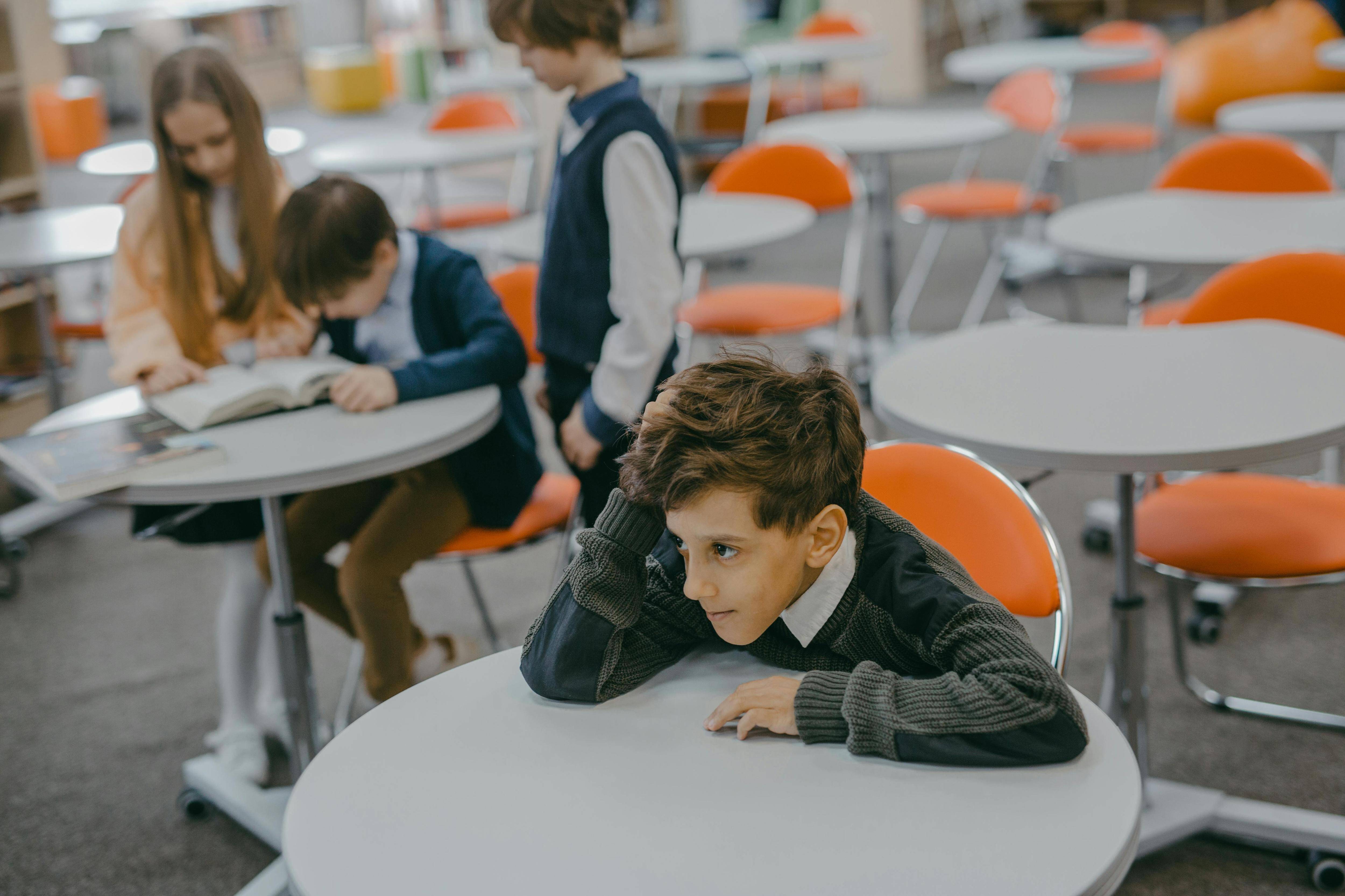 Mon enfant est rejeté par ses camarades: comment l'aider?