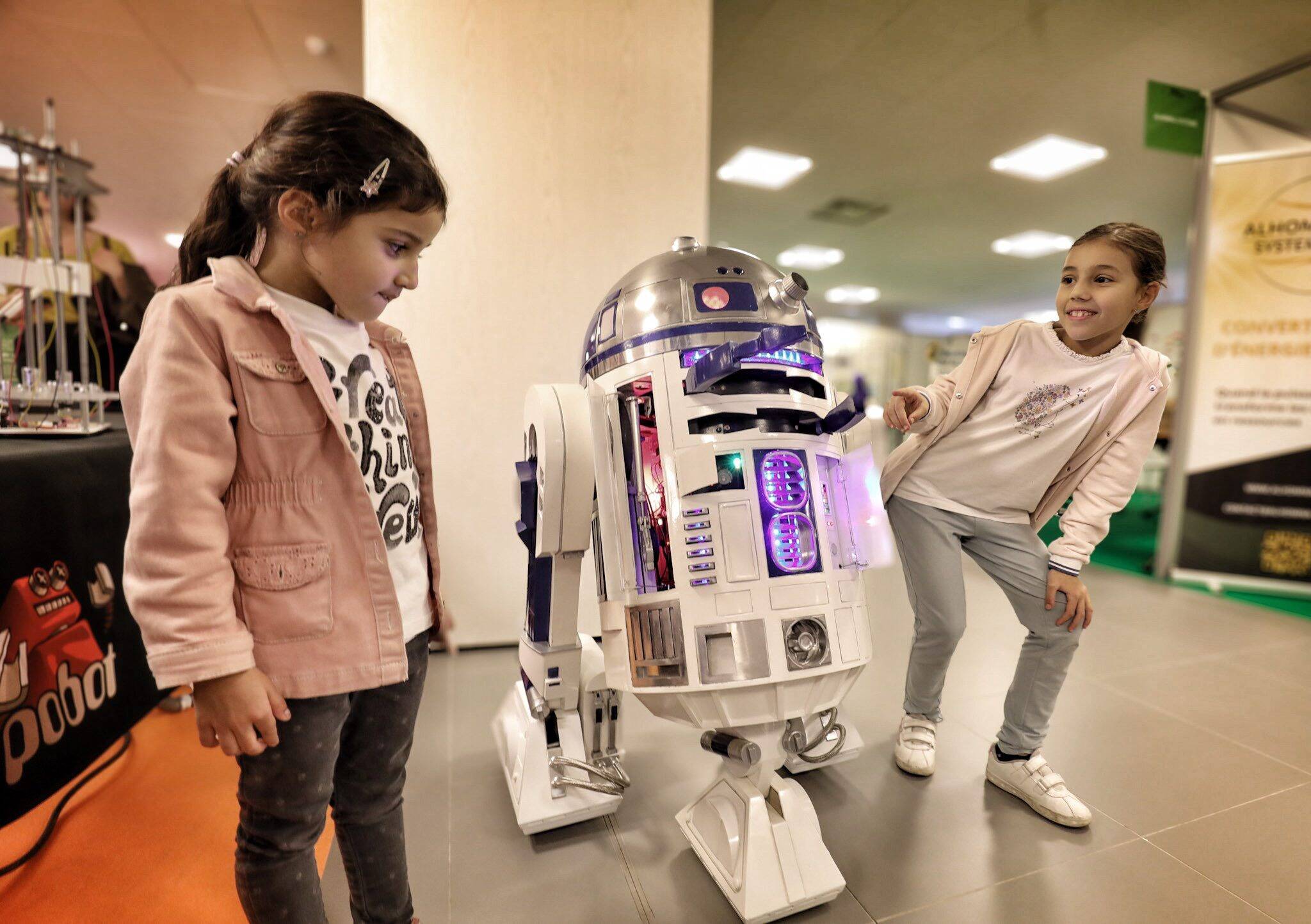 Il a construit l'exacte réplique du robot R2-D2... et vous pouvez la découvrir ce dimanche au village des sciences d'Antibes