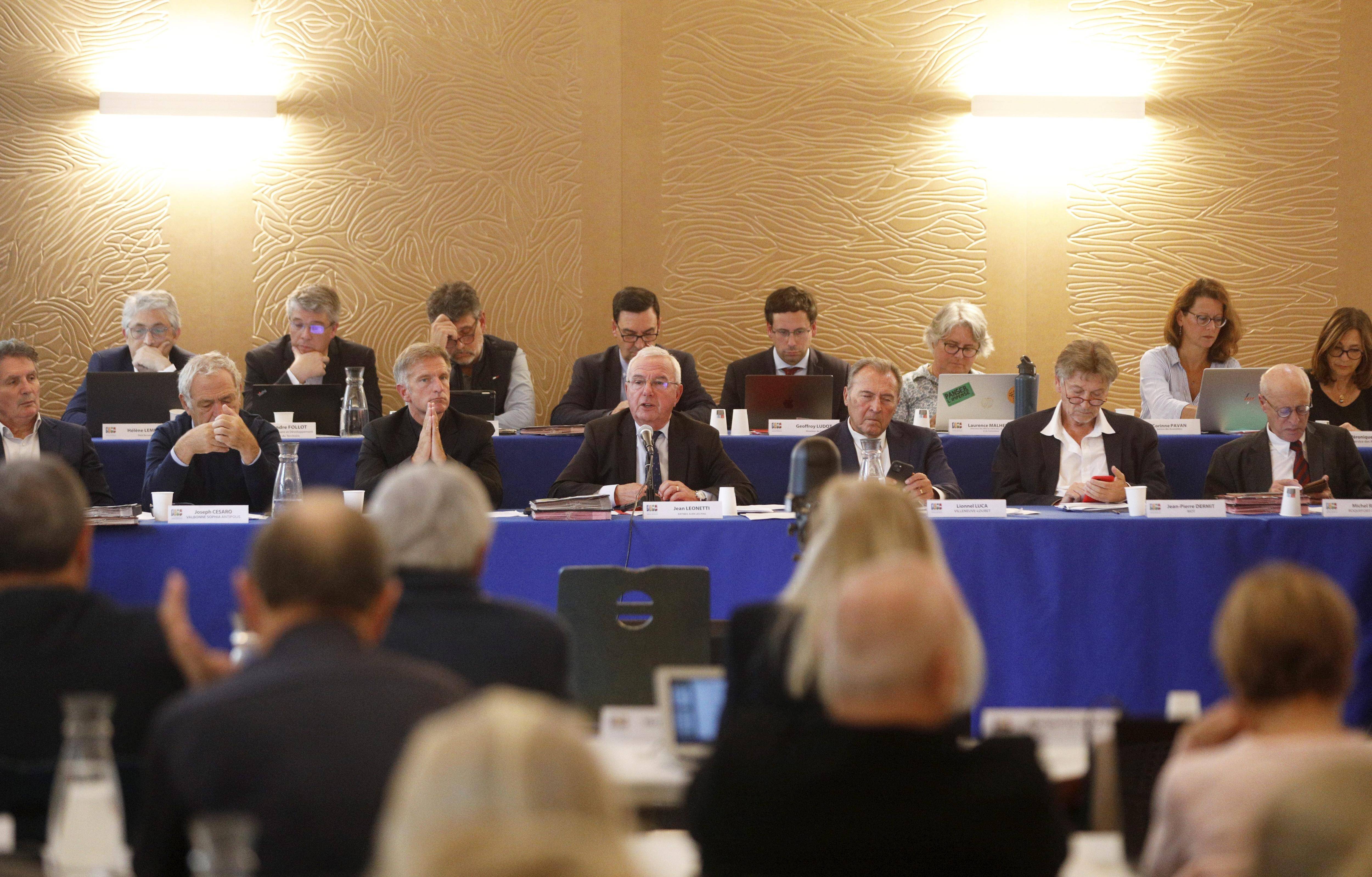 Les communes de l'agglomération d'Antibes sanctionnées sur l'artificialisation des sols: pour Jean Leonetti, il faut "redescendre sur terre"