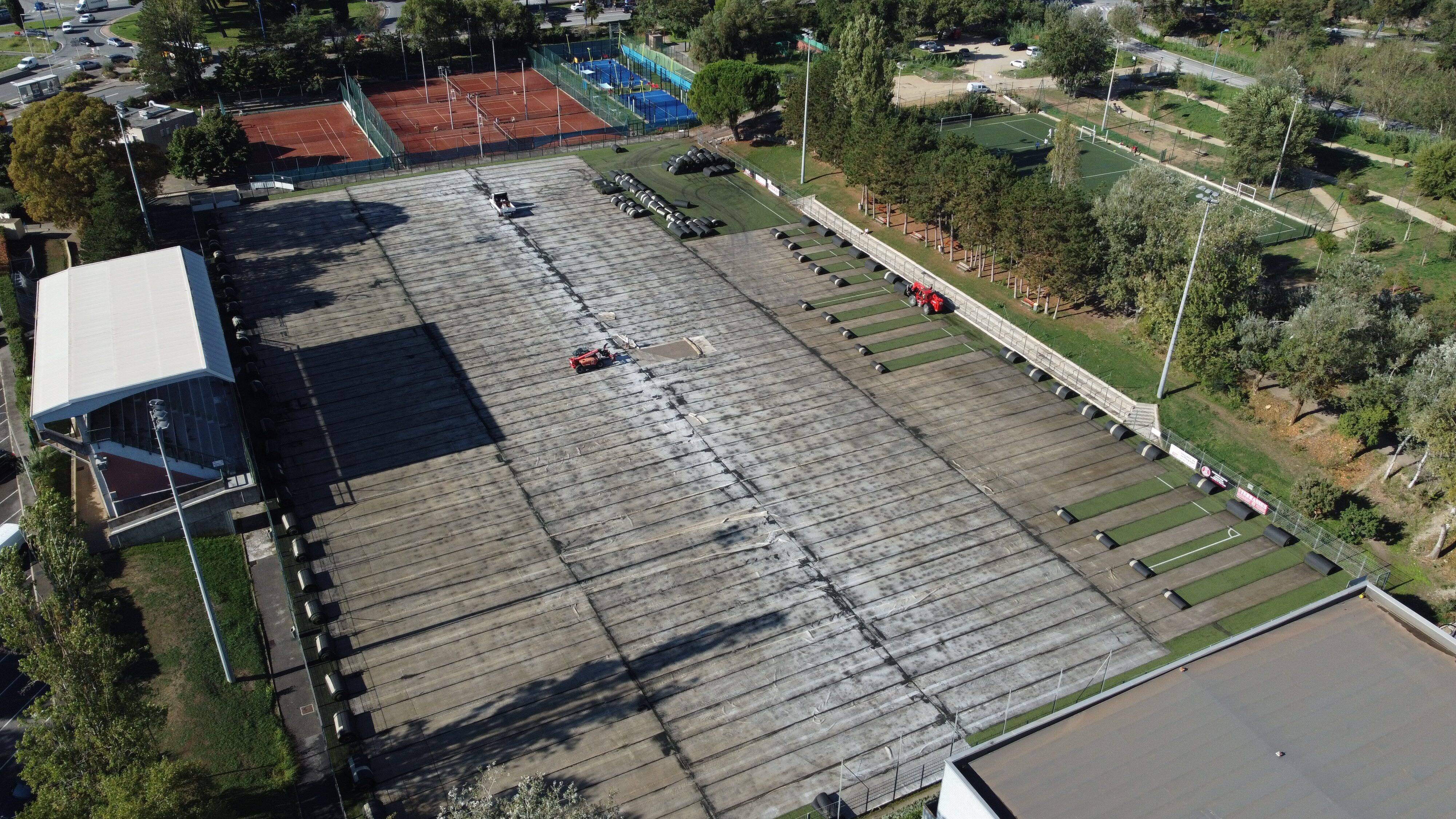 "Nous avons un calendrier qui est très contraint": la rénovation du terrain de foot de Carros fait polémique