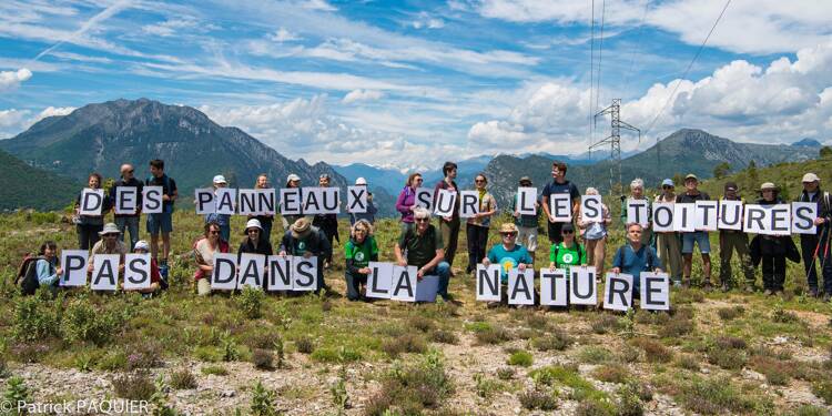 Les panneaux sur les toitures, pas dans la nature: à Levens, bras de fer autour du projet de parc solaire au mont Arpasse