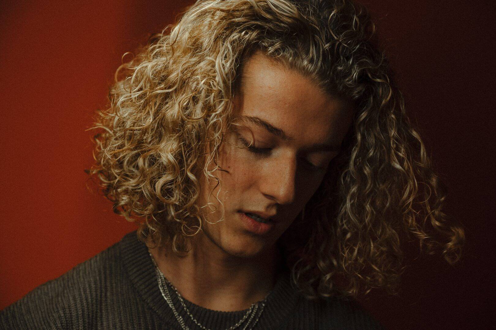 Des pianos-bars à un prestigieux label, le jeune Niçois Floran se fait une place dans la musique