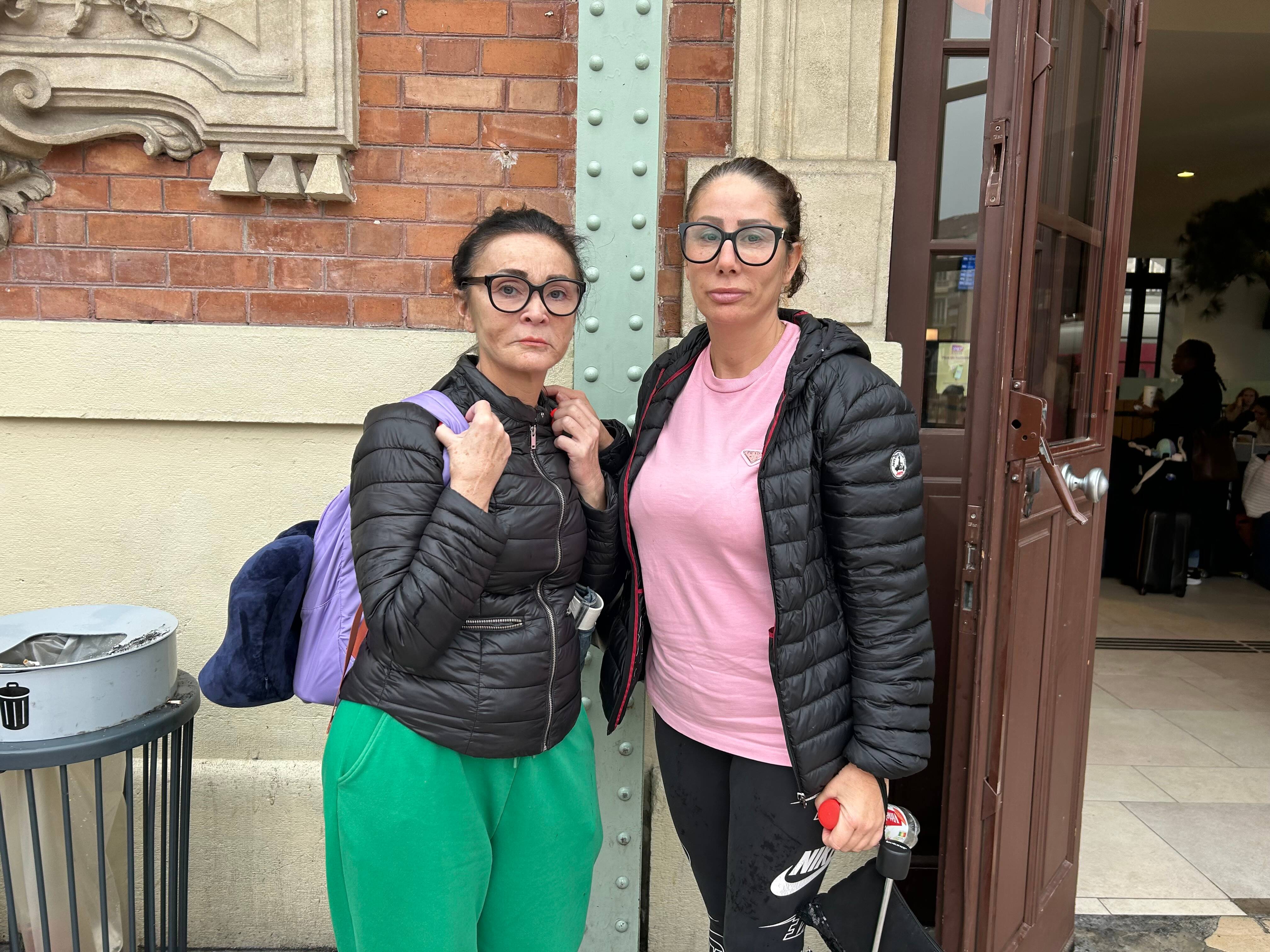 "Nous n'avons pas pu assister à la mise en bière de notre mère": Silvie et Sandra naufragées du rail à Nice le jour de l'alerte rouge