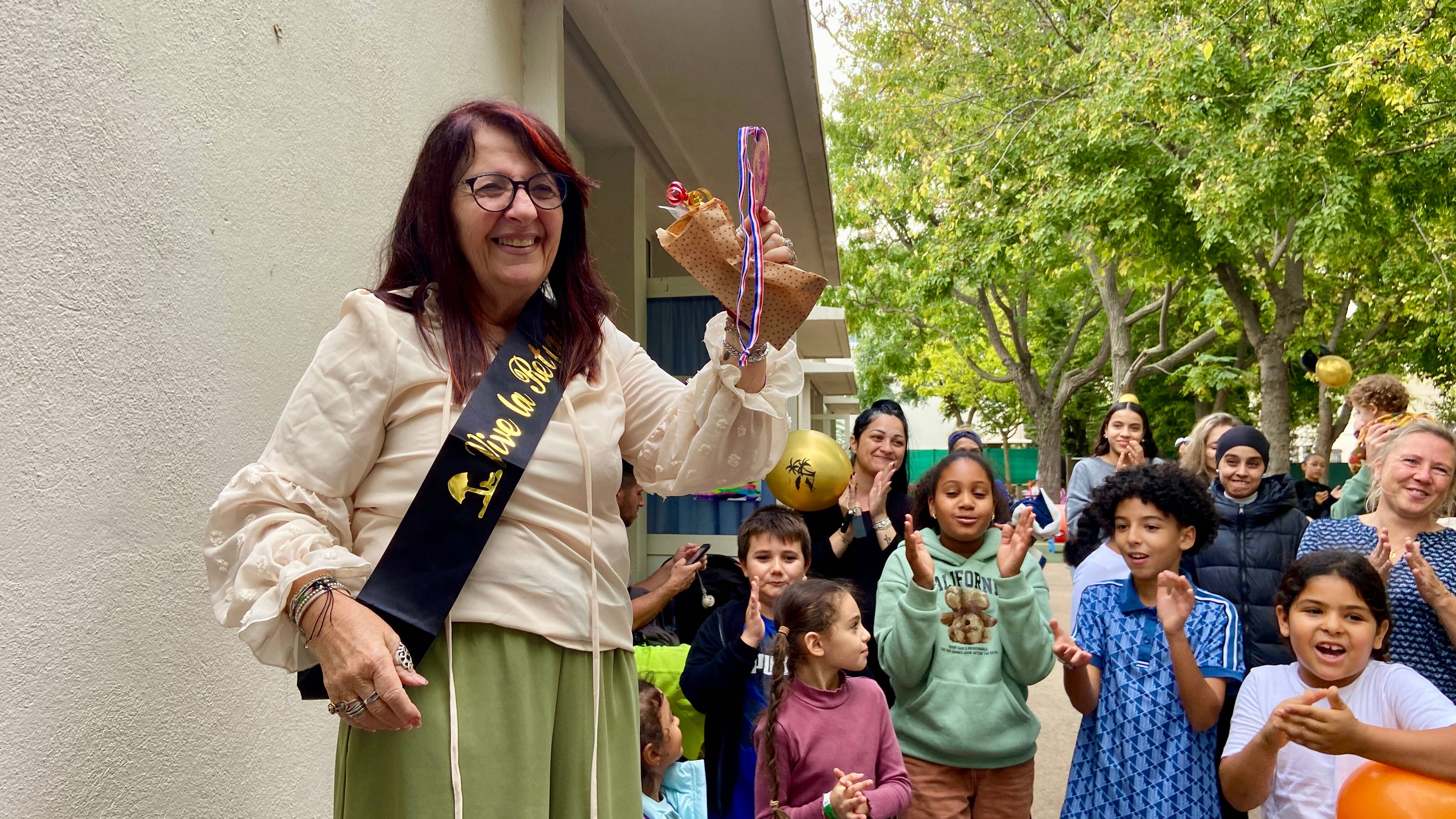 Une belle suprise pour le départ en retraite de Jeannine, qui a passé 45 ans dans une école toulonnaise
