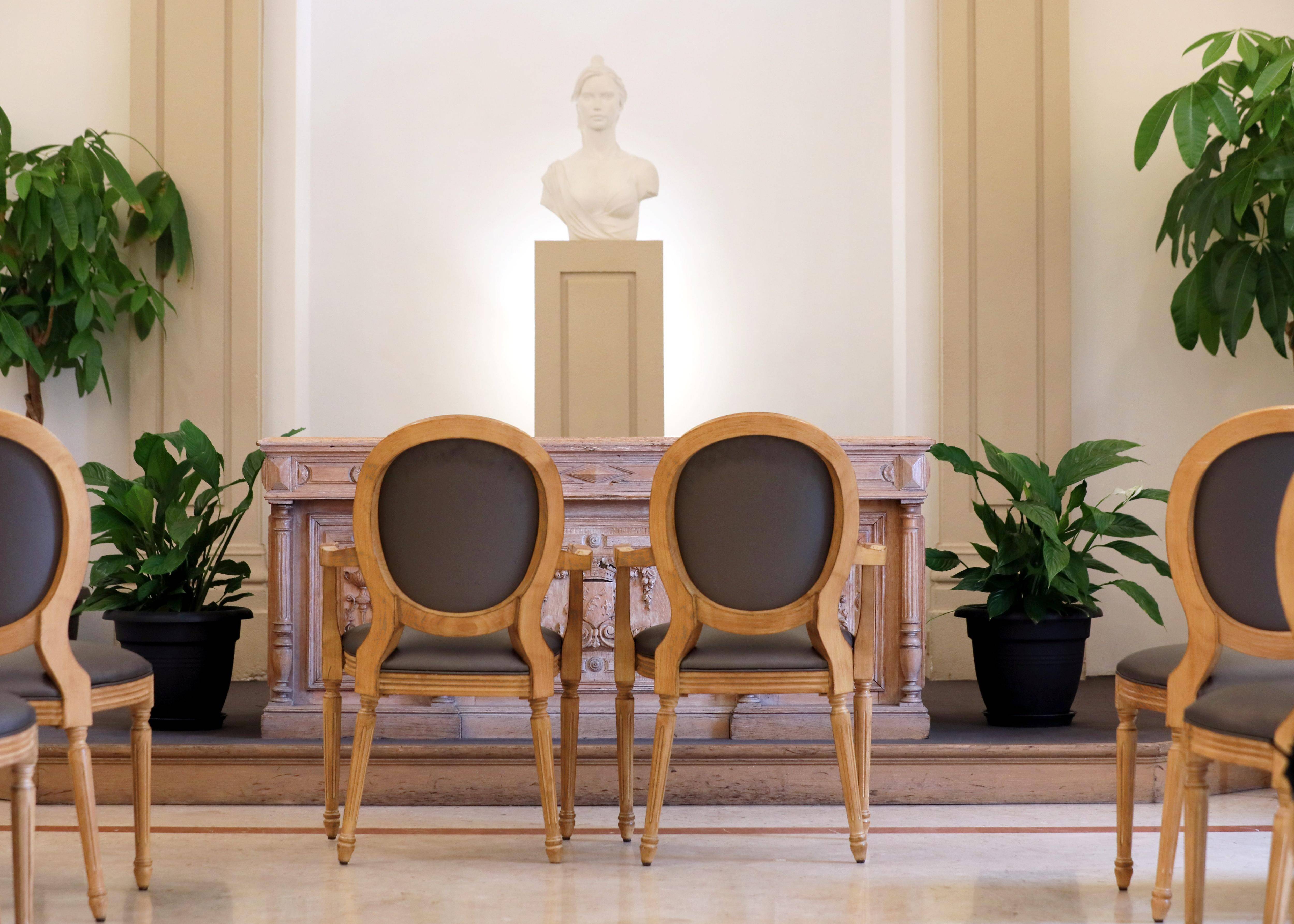 Le cortège fait péter des pétards à côté d'une école et d'une crèche: la mairie reporte le mariage à Cannes