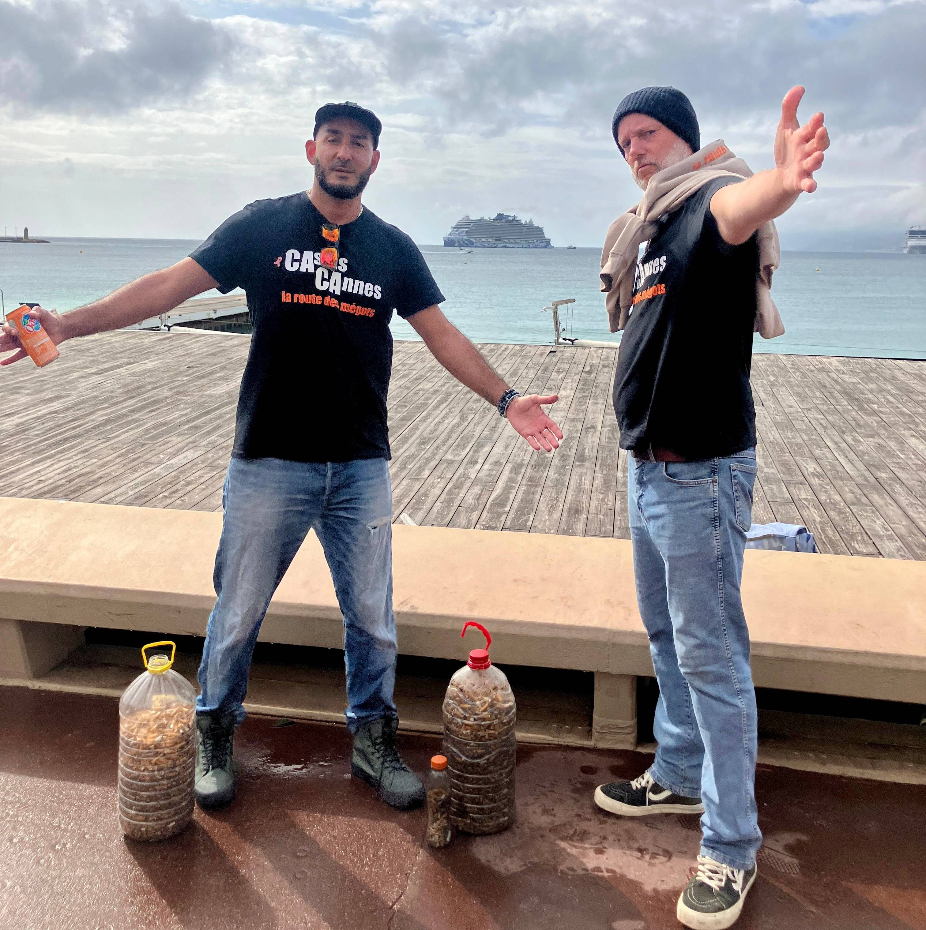 "Arrête de niquer ta mer ": ils marchent de Cassis à Cannes pour ramasser des mégots et "rencontrer des gens"