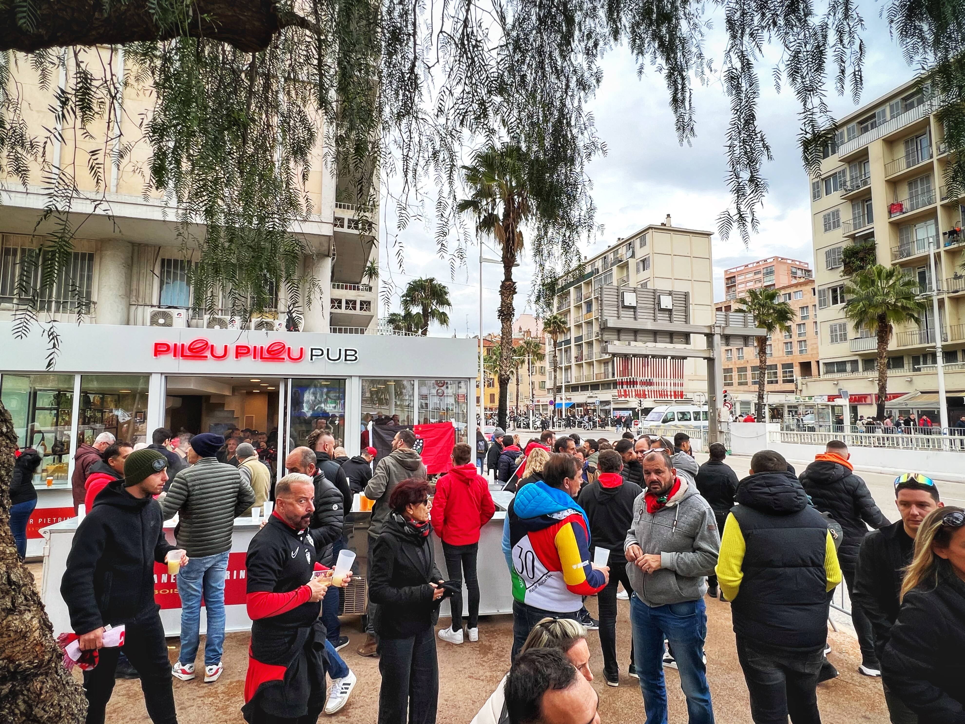"Ils tuent la troisième mi-temps": le coup de gueule des bars autour du stade Mayol après la fin des matchs du RCT