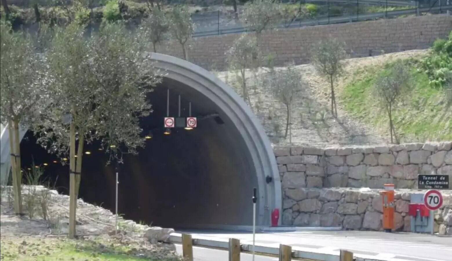 Grave accident de la circulation entre un deux-roues et un camion dans la vallée du Paillon, plusieurs victimes prises en charge