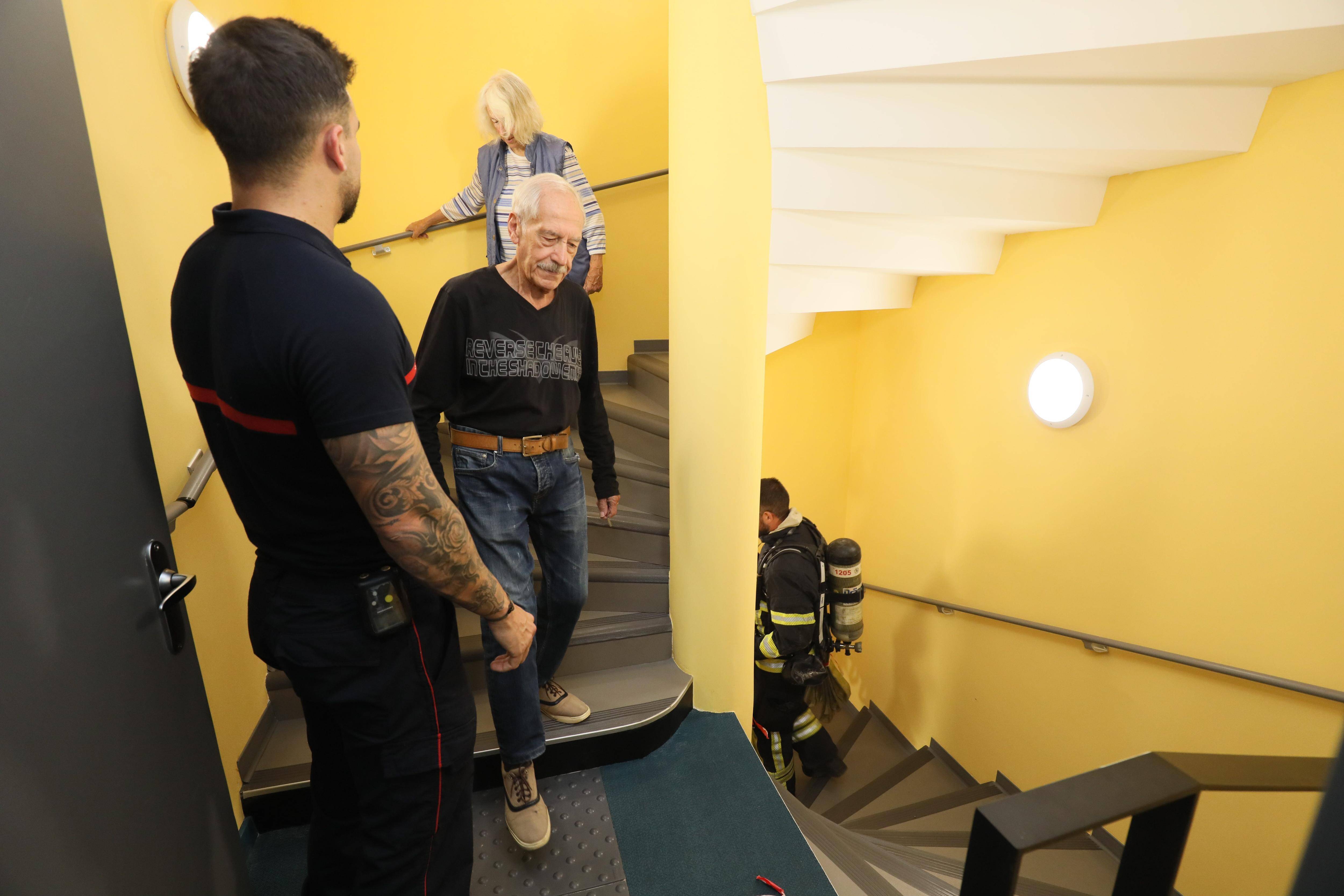 De l'évacuation au relogement, un exercice incendie inédit a été réalisé à la résidence autonomie de Juan-les-Pins