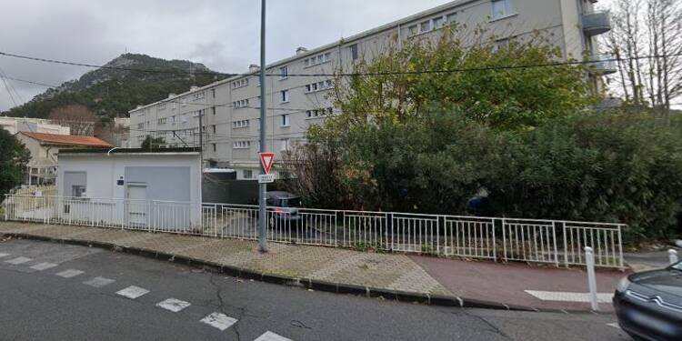 Incendie dans un immeuble HLM à Toulon: les habitants évacués