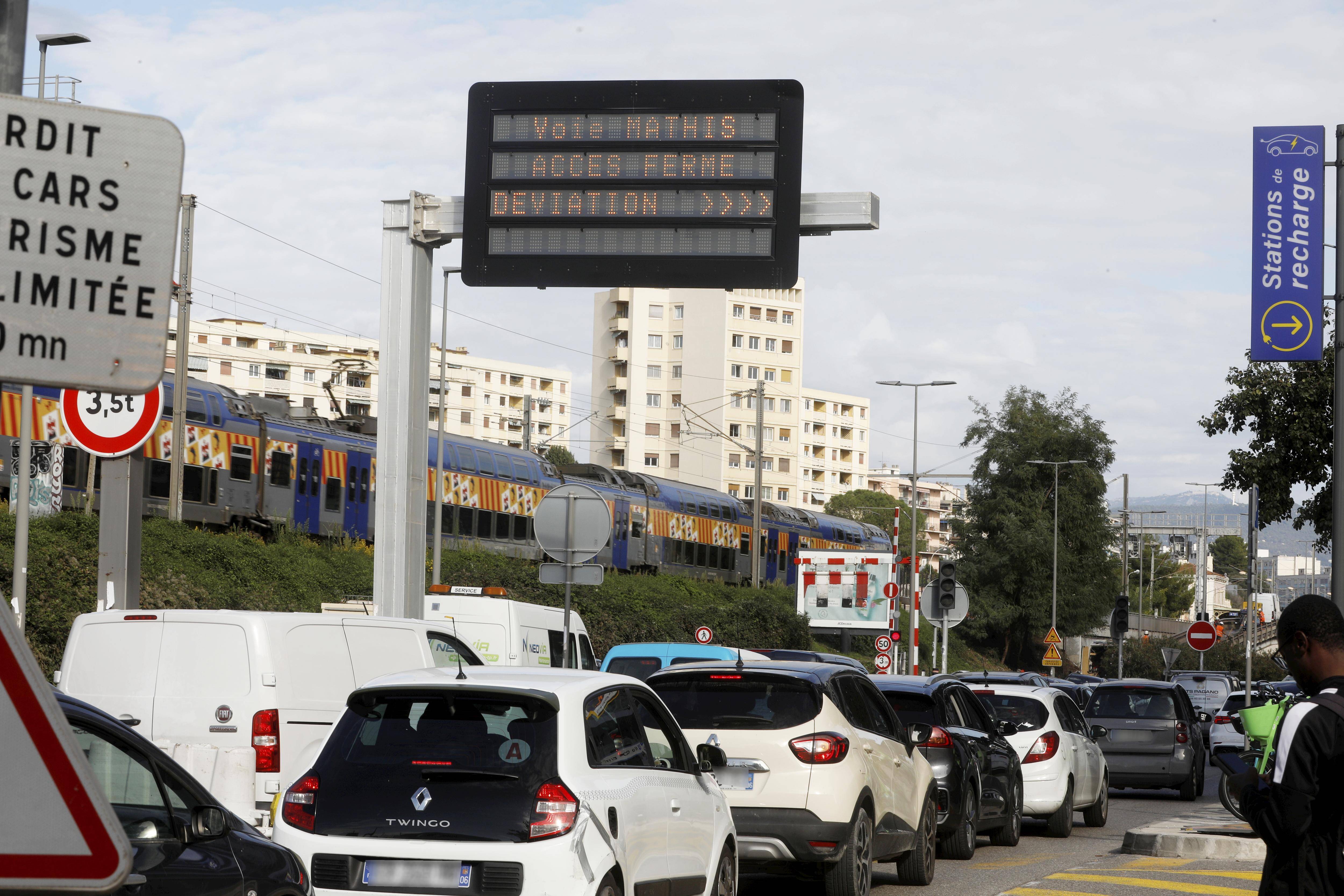 Bientôt la fin de la galère à l'entrée ouest de la voie Mathis de Nice, la Ville accélère les travaux