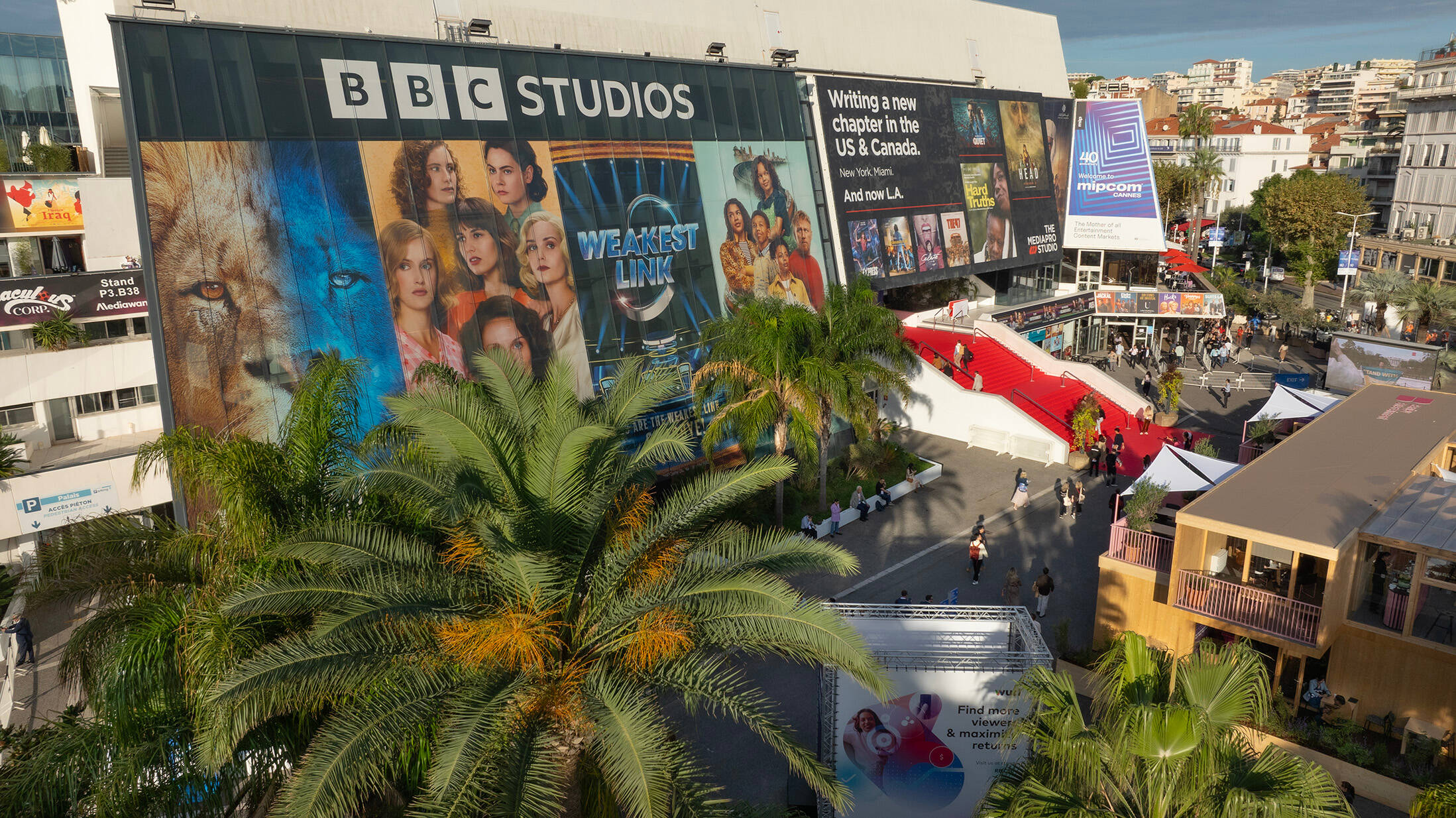 "On n'a jamais eu autant de monde": au Mipcom, on invente "la télé de demain"