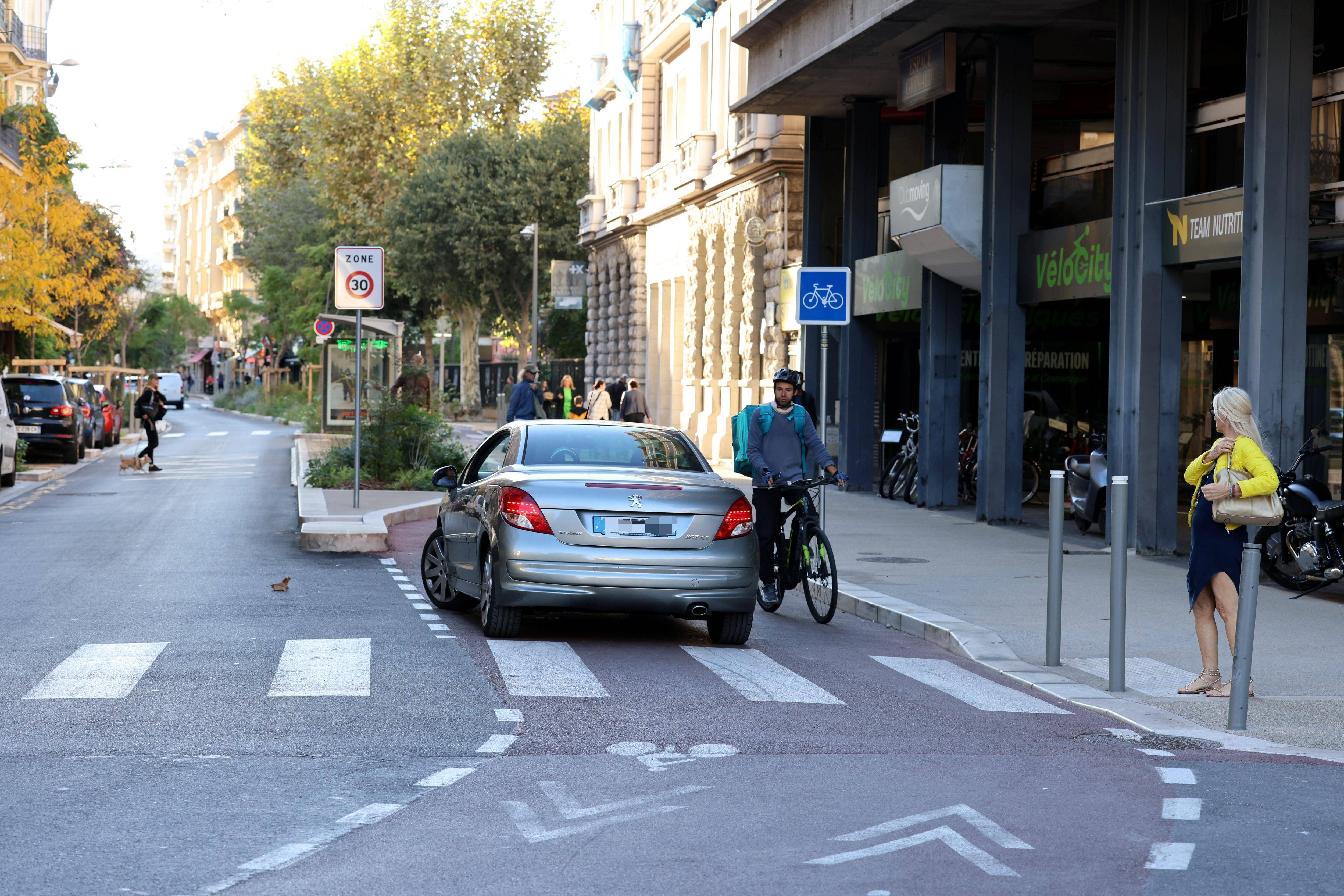 "Le sentiment d'insécurité est partout tout le temps": des cyclistes témoignent de la difficile cohabitation avec les voitures