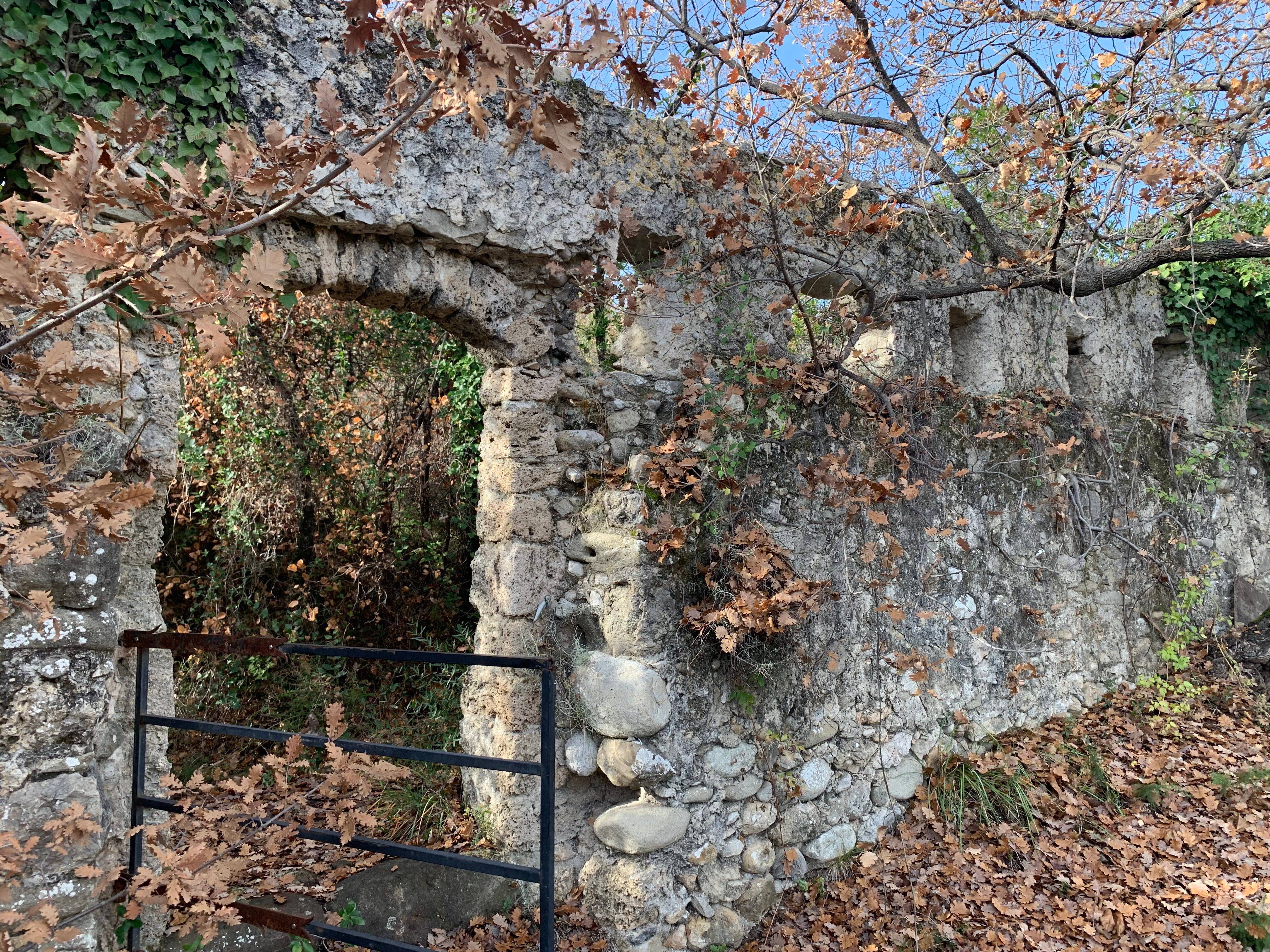 Cet ancien fort militaire des Alpes-Maritimes est à l'abandon depuis des décennies mais ça pourrait bientôt changer