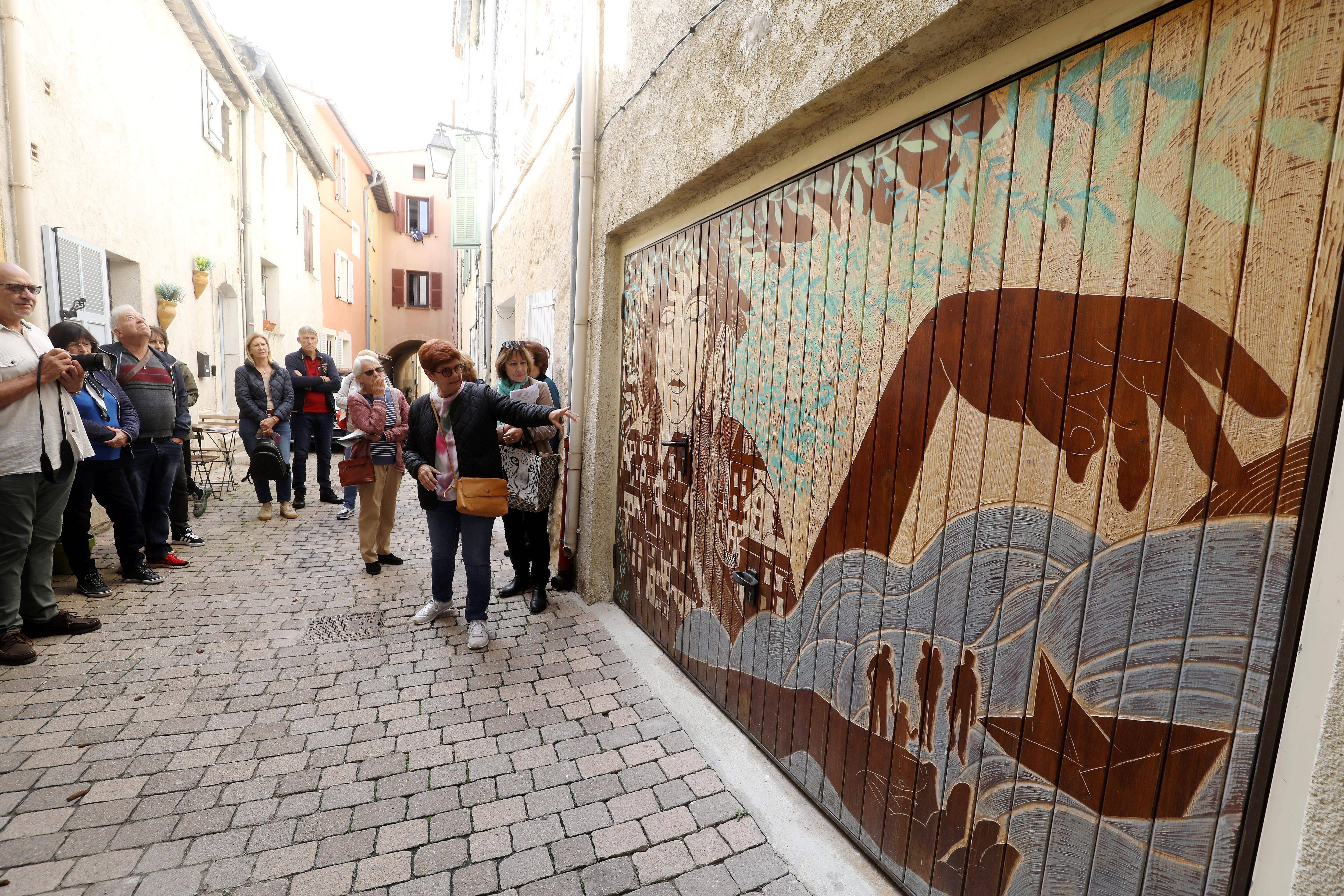 Un vrai musée à ciel ouvert: on vous emmène faire une balade artistique dans les rues de gattières