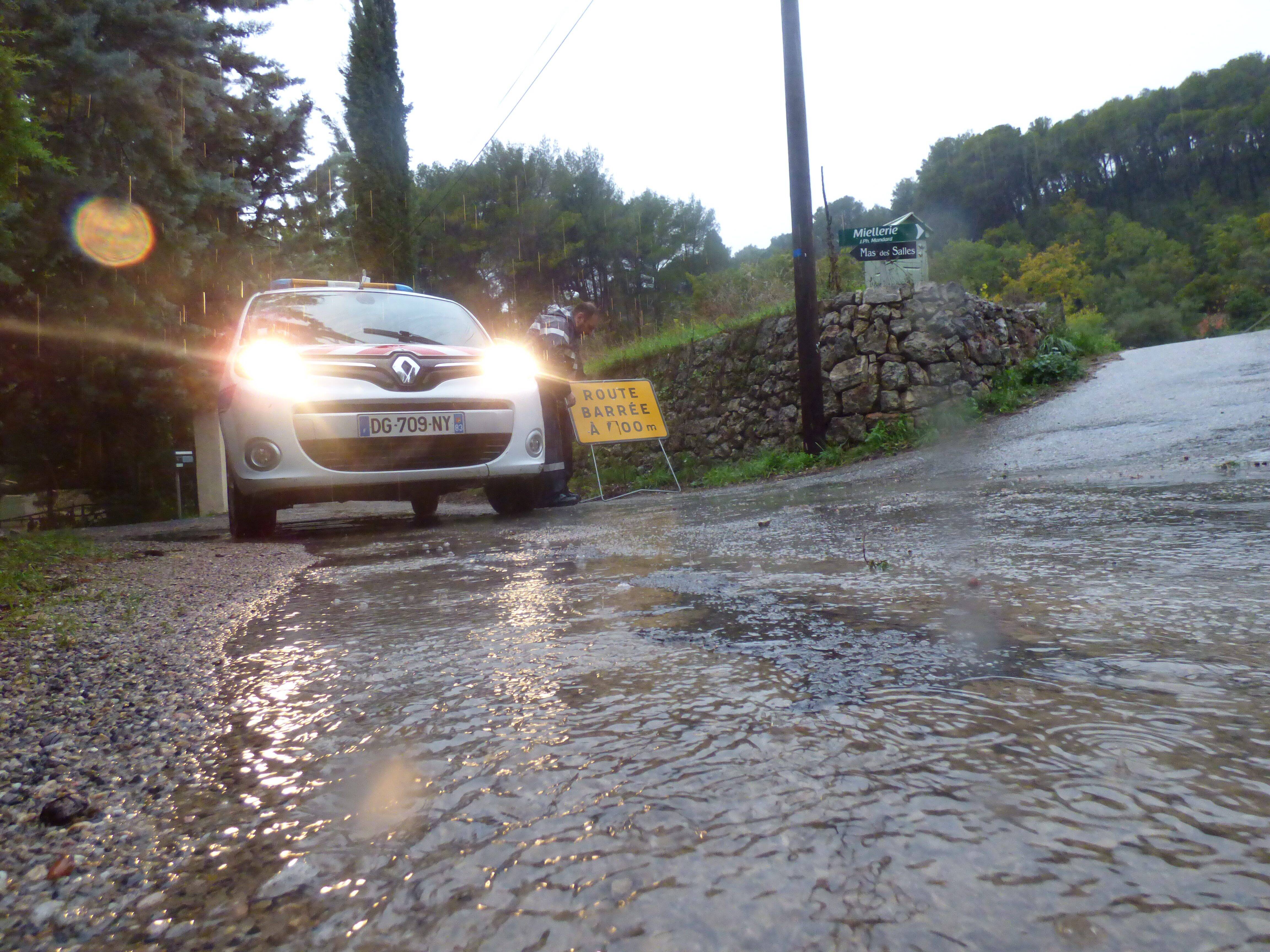 Décrue de la Nartuby, réouverture de routes... la situation s'améliore à Draguignan, mais la prudence reste de mise