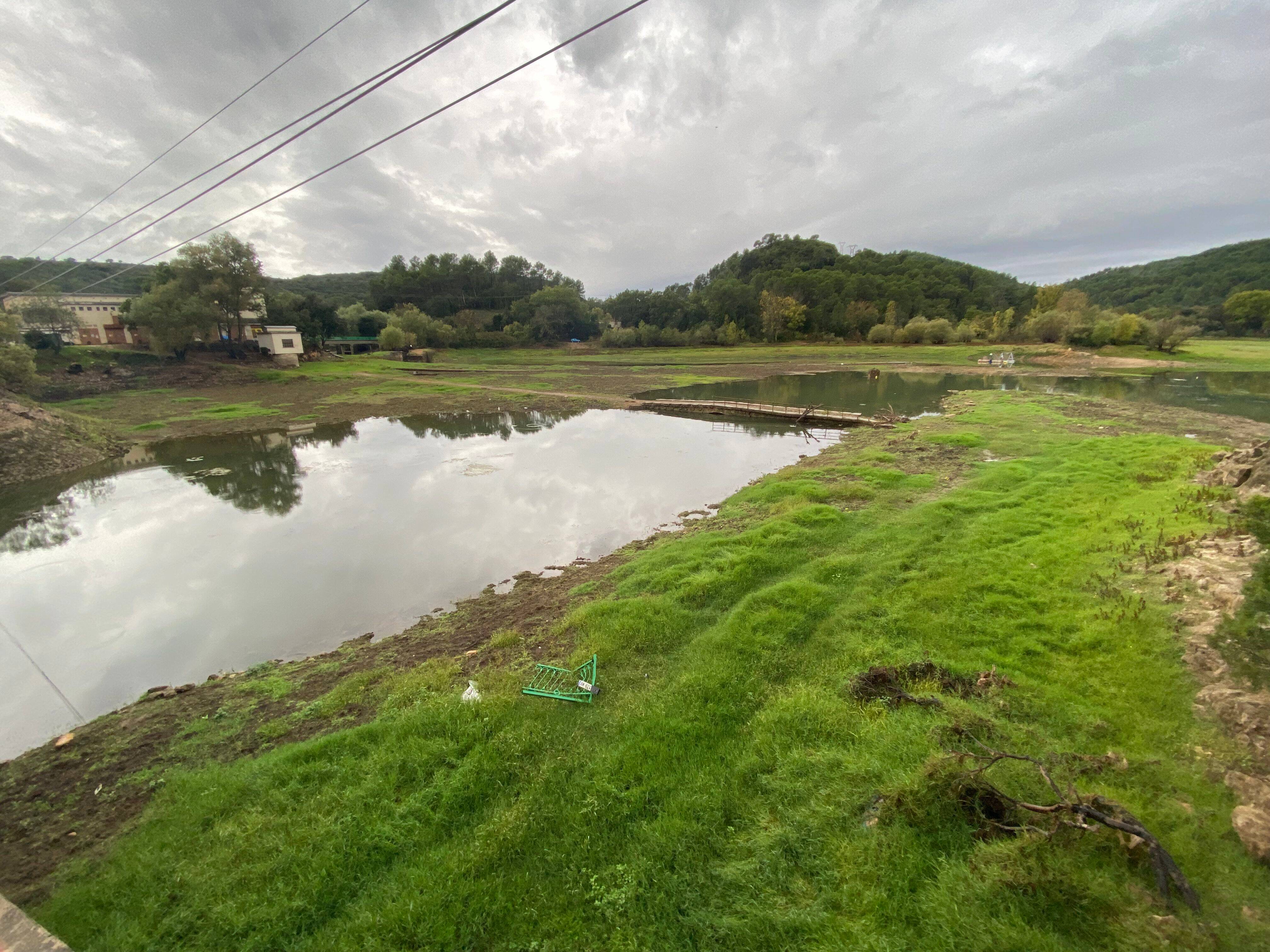 Avant/après les intempéries: en 24 heures, le niveau du lac de Carcès a bien augmenté