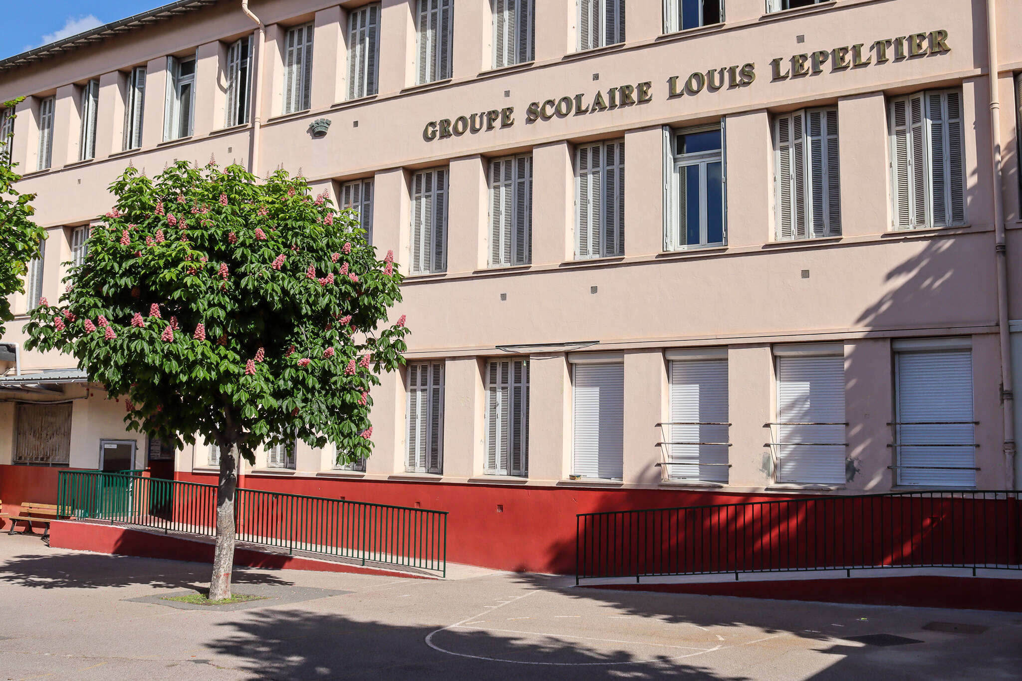 "50 % des ados de 15 ans y sont déscolarisés": un nouveau quartier classé "zone prioritaire" à La Trinité