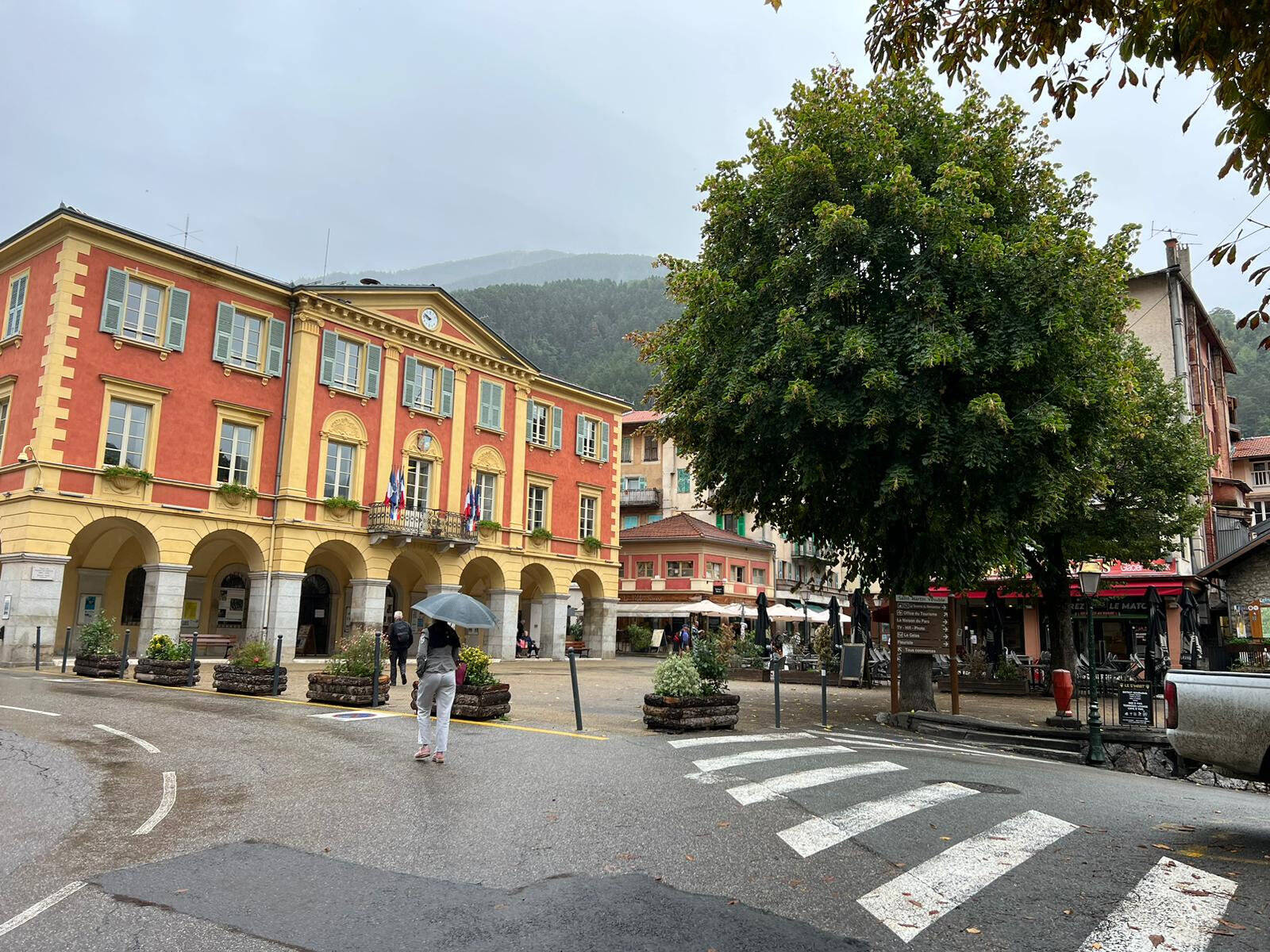 Intempéries dans les Alpes-Maritimes: des commerces cambriolés à Saint-Martin-Vésubie, une enquête ouverte
