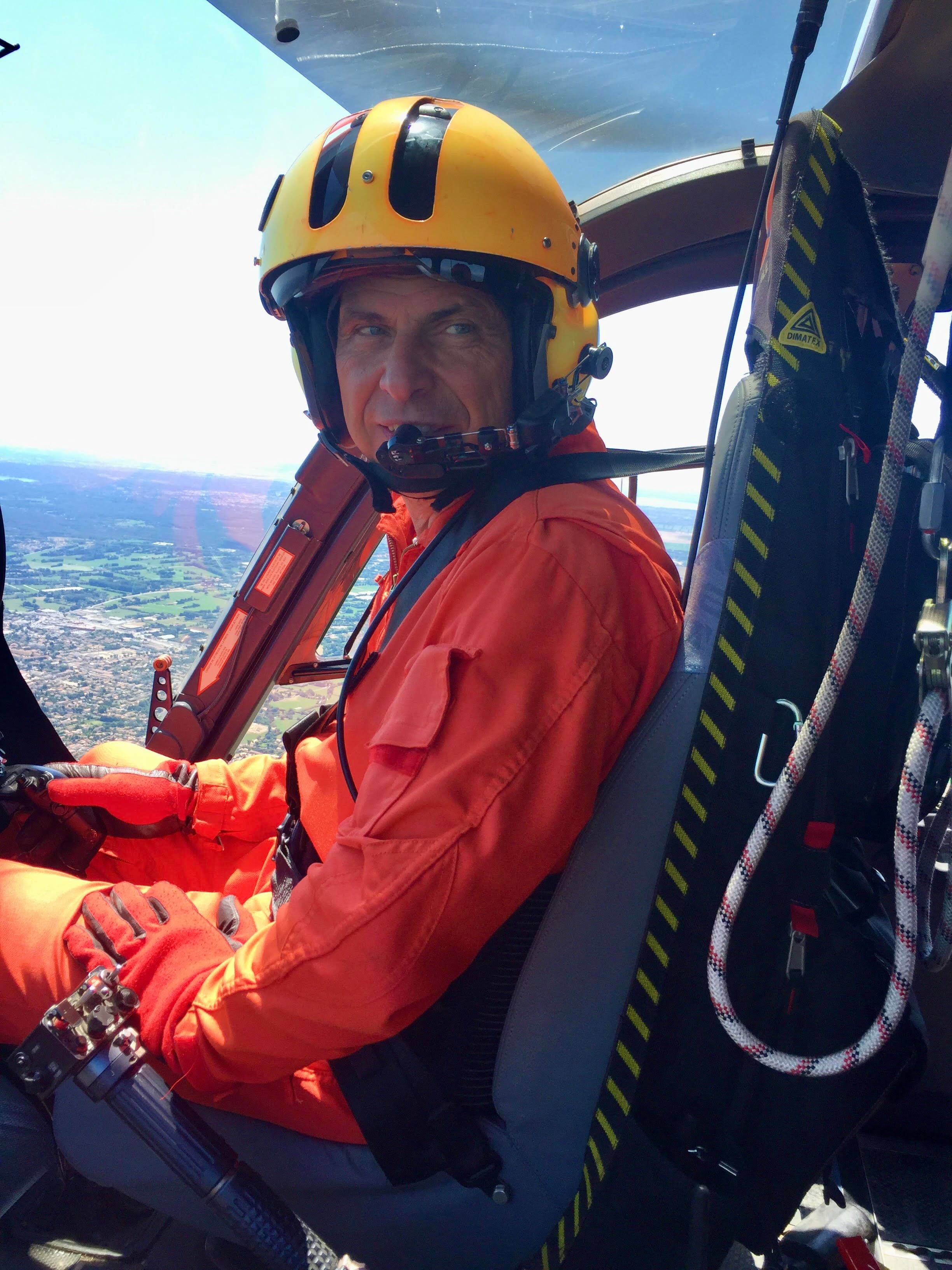 "Sept personnes étaient coincées dans des voitures": pour sa dernière mission, ce pilote à la base de Cannes a évacué les naufragés varois