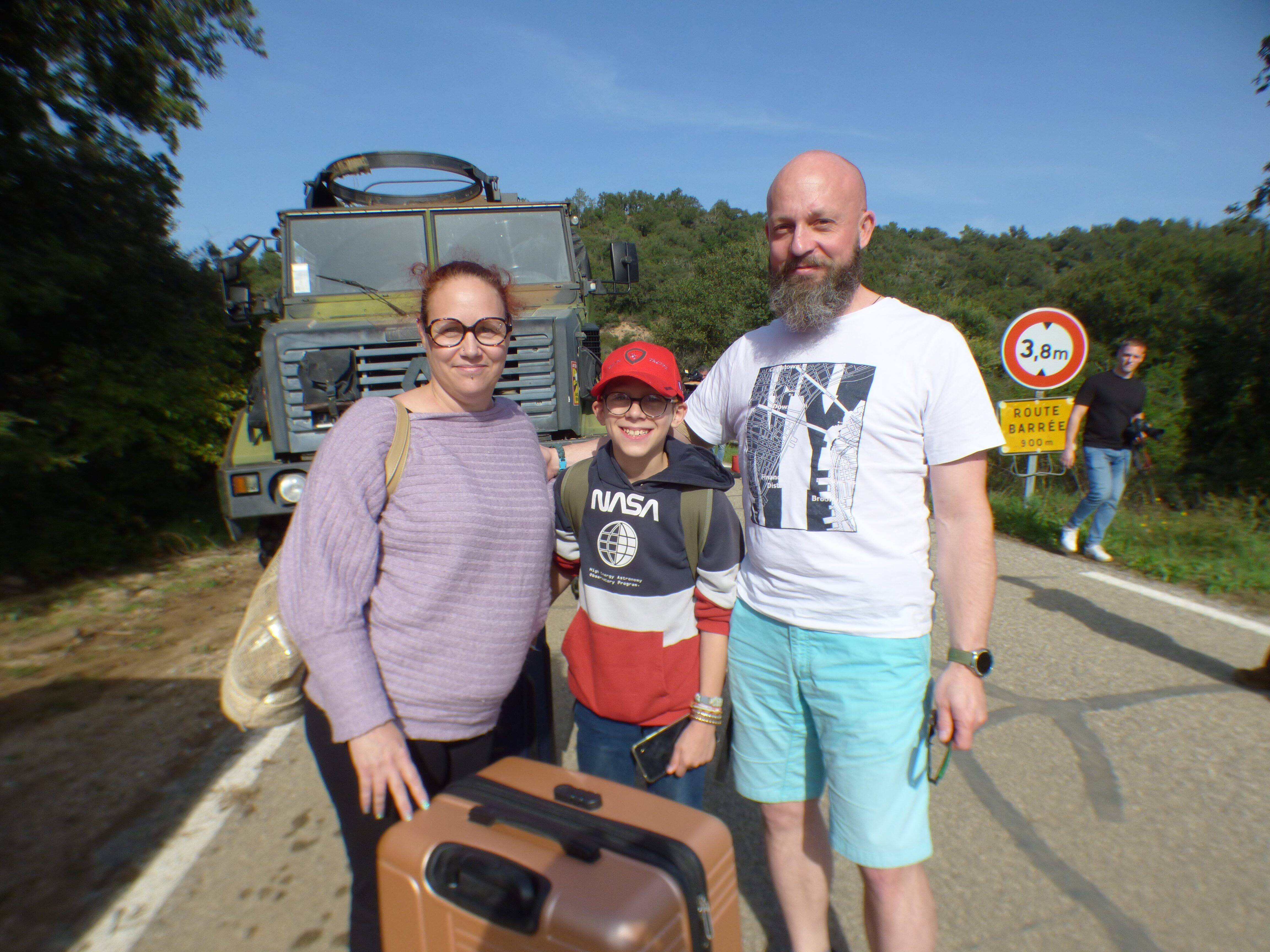 "Avec l'armée, on est bien encadré": une trentaine de personnes ont été évacuées du domaine des Canebières ce midi