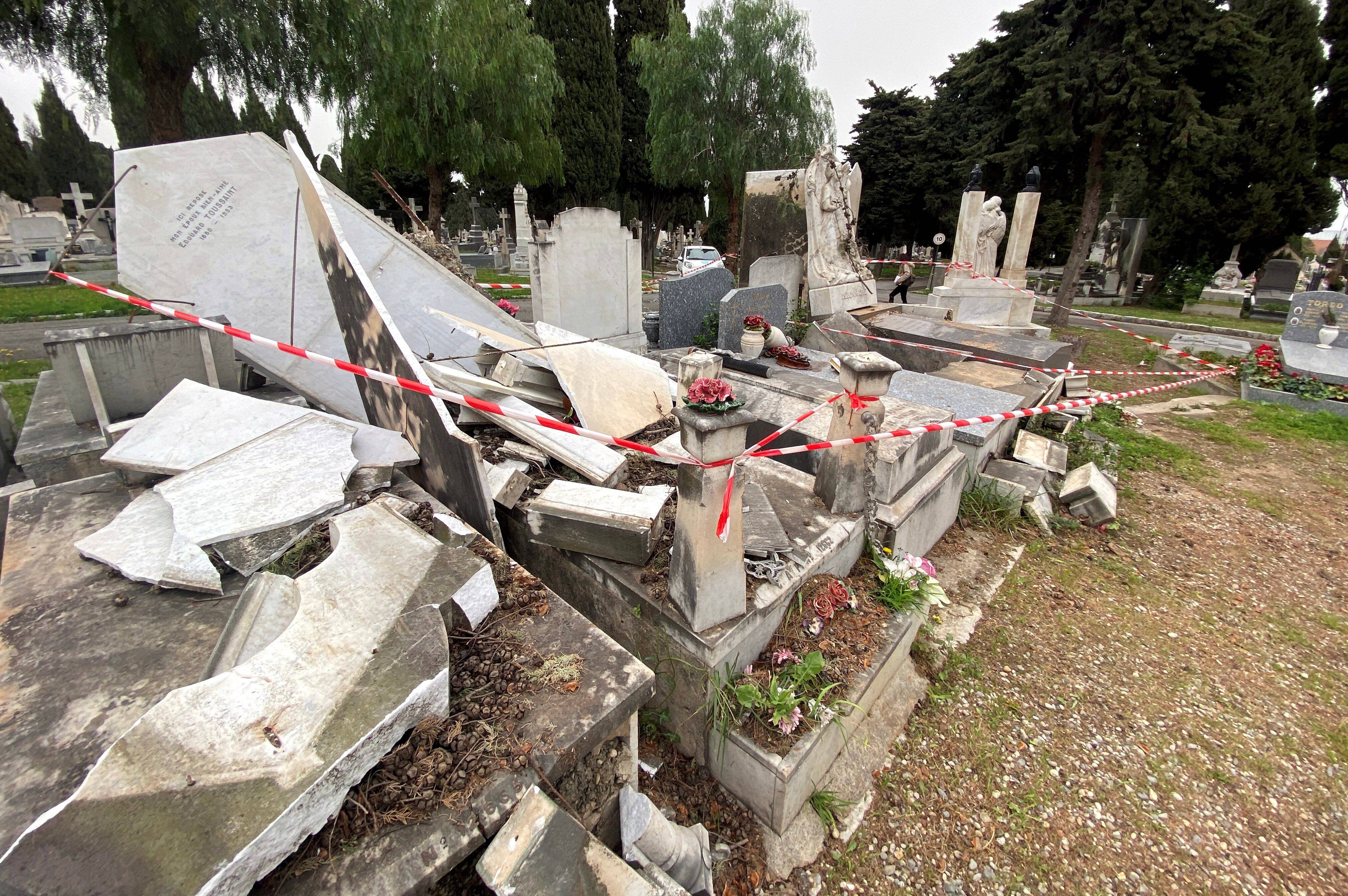 Après la tempête qui l'avait fortement endommagé, le calme est-il revenu au cimetière de Caucade à Nice ?