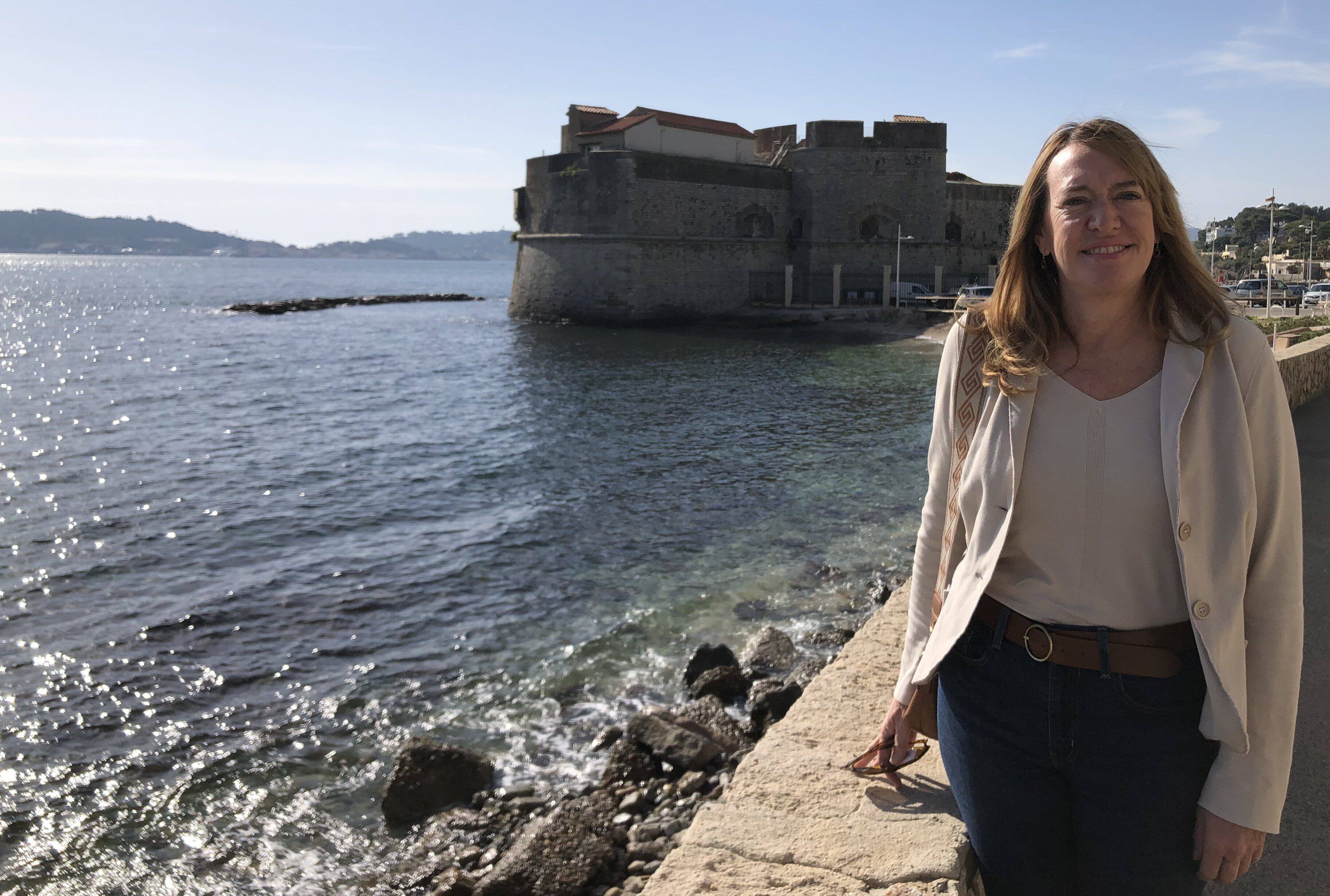 "Parler politique est devenu impossible": installée en France depuis 30 ans, cette Américaine porte un regard très critique sur les Etats-Unis