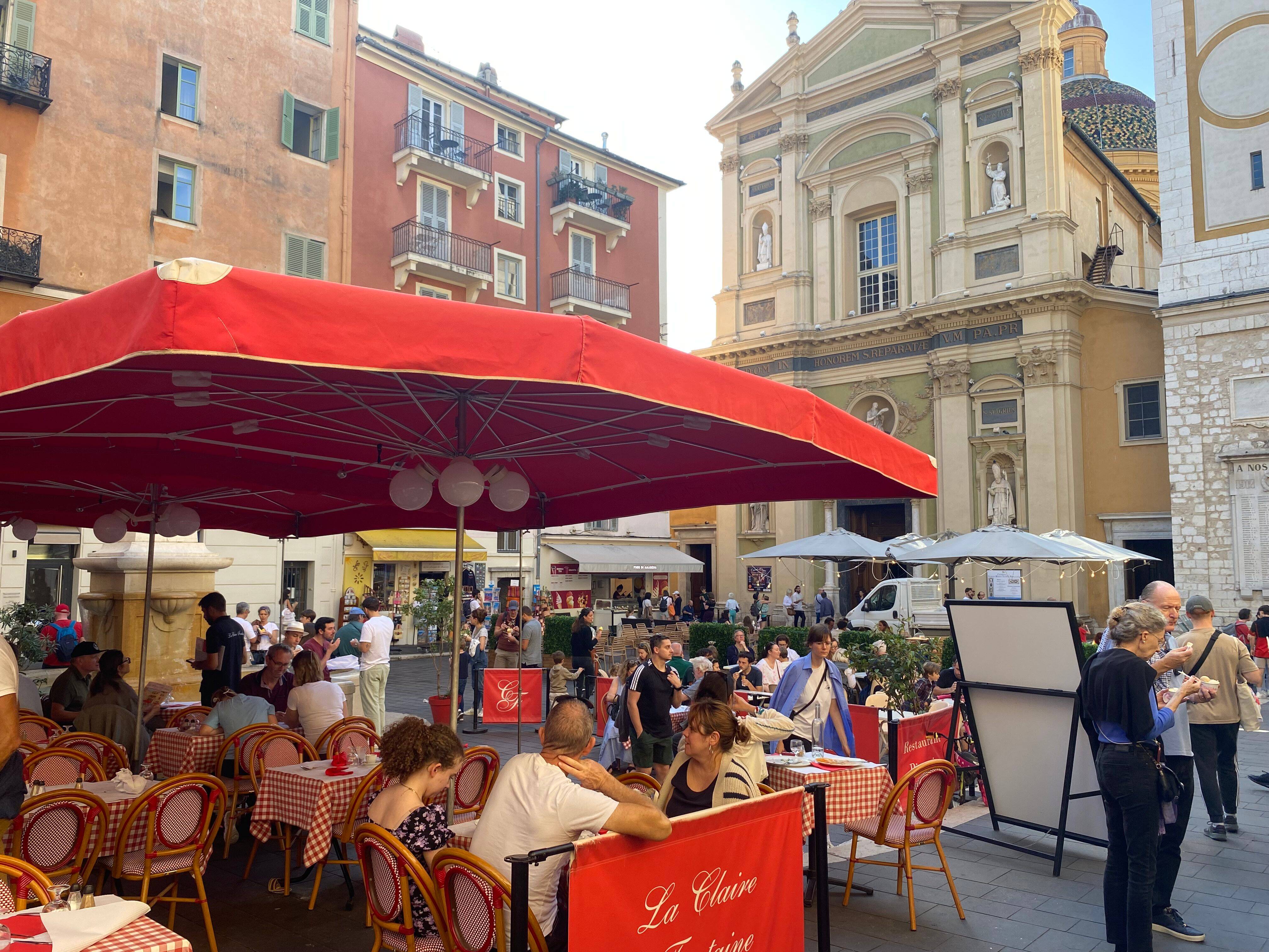 Américains, Britanniques, Allemands, Européens de l'Est... les touristes étrangers au rendez-vous des vacances de la Toussaint sur la Côte d'Azur