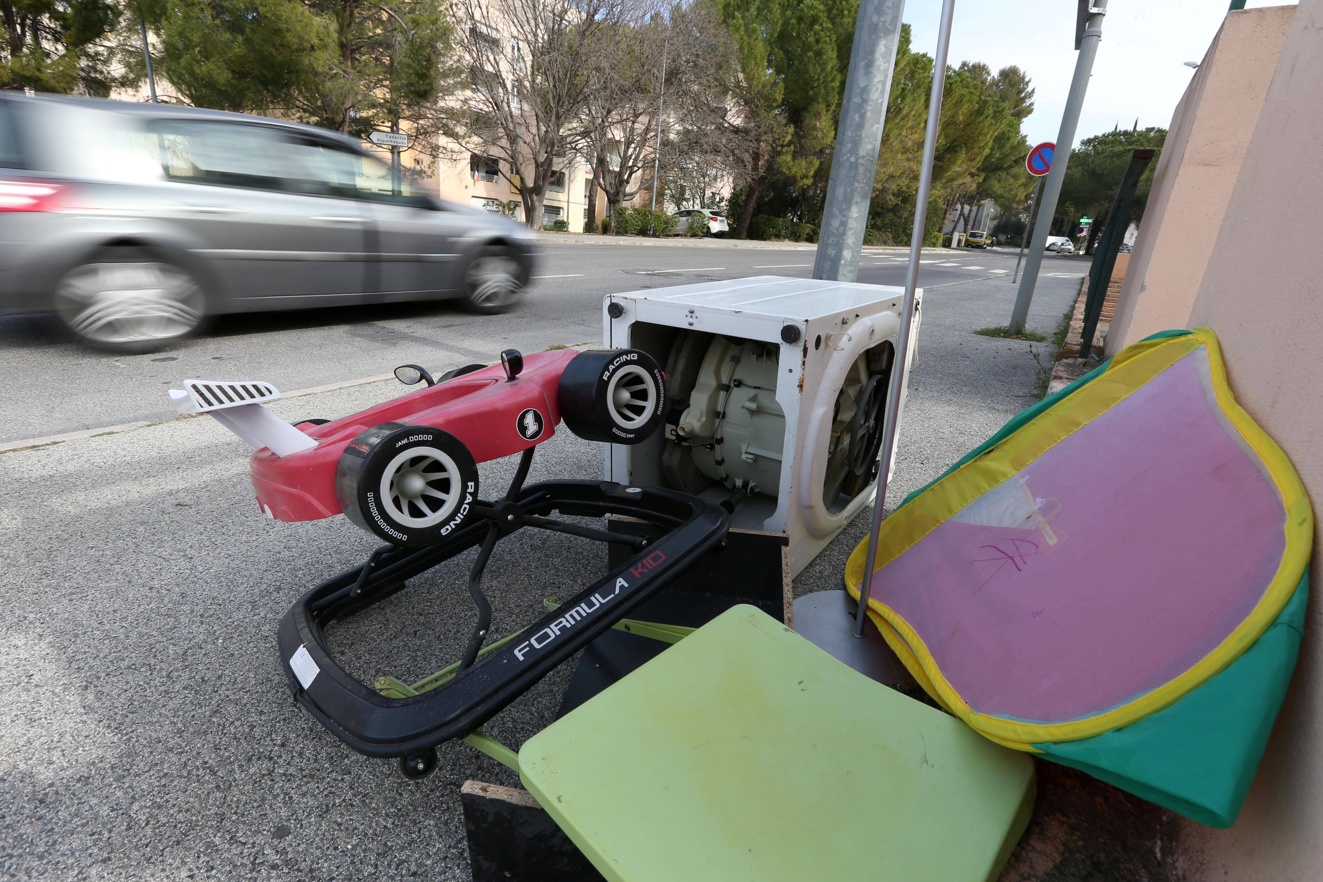 Comment cette ville de la Côte d'Azur veut "taper au portefeuille" pour lutter contre les dépôts sauvages