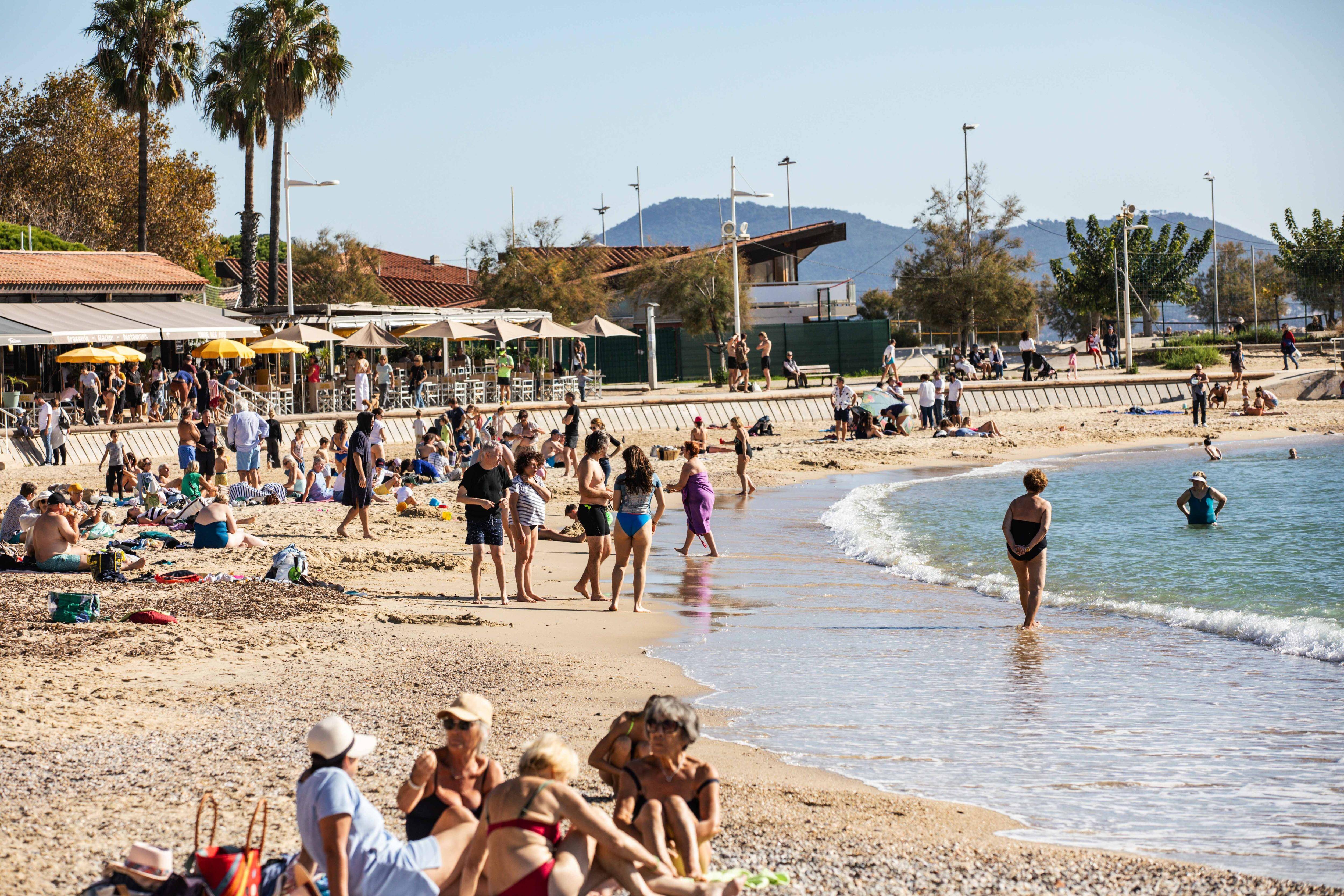 "C'est fou, c'est encore l'été en novembre": une Toussaint digne d'un mois d'août à Toulon