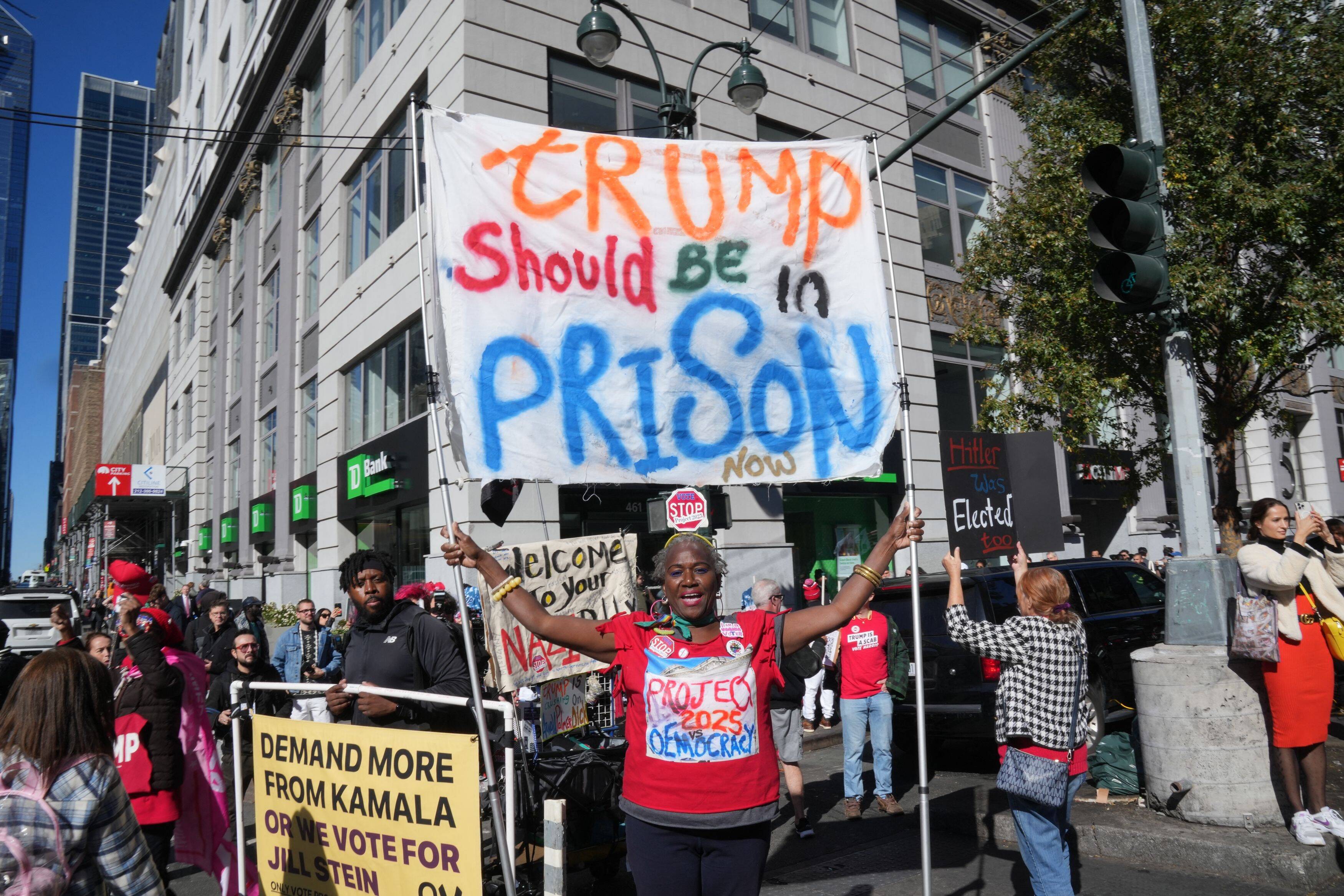 Fraude électorale, migrants "mangeurs de chats"... une campagne pour l'élection présidentielle américaine émaillée de scandales