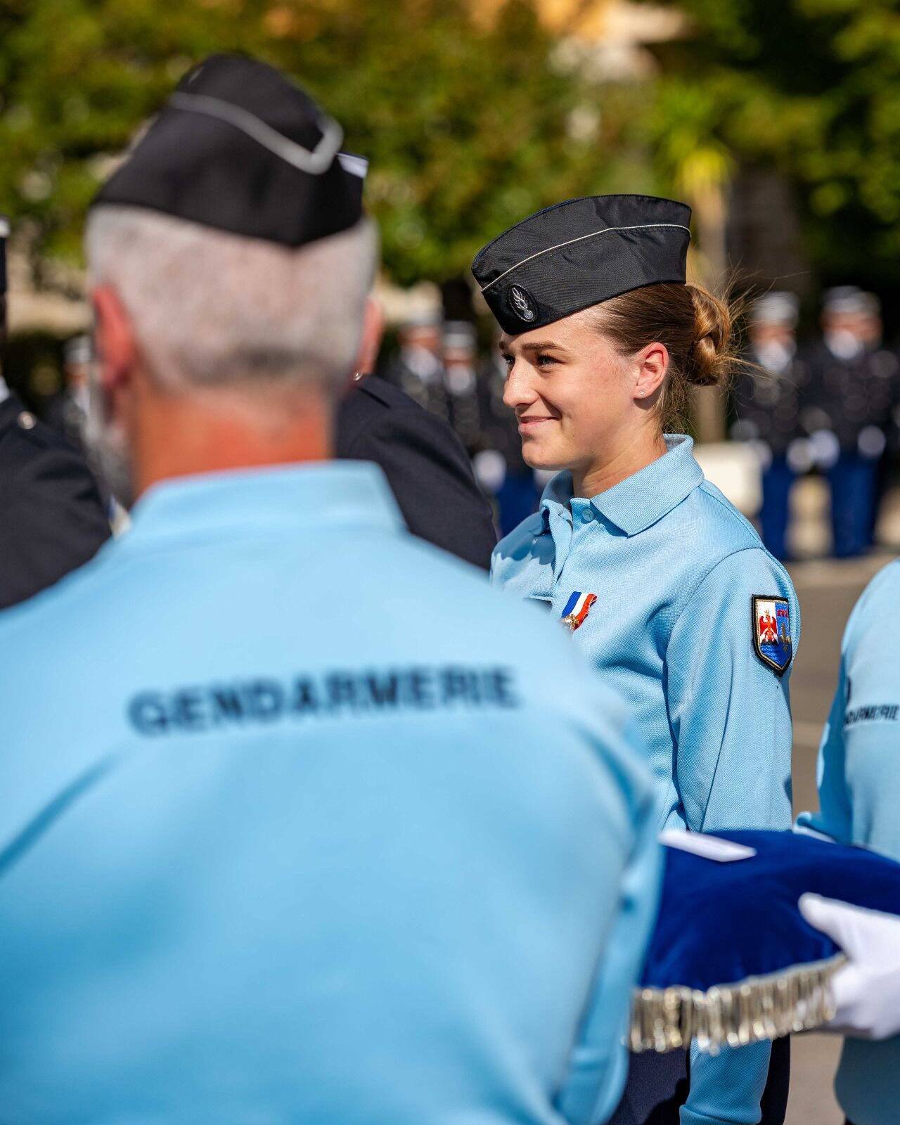 "Ce jour-là, j'ai su que j'irais jusqu'au sacrifice ultime": huit mois après l'accident mortel sur l'A8, cette jeune gendarme raconte comment elle a sauvé son collègue blessé