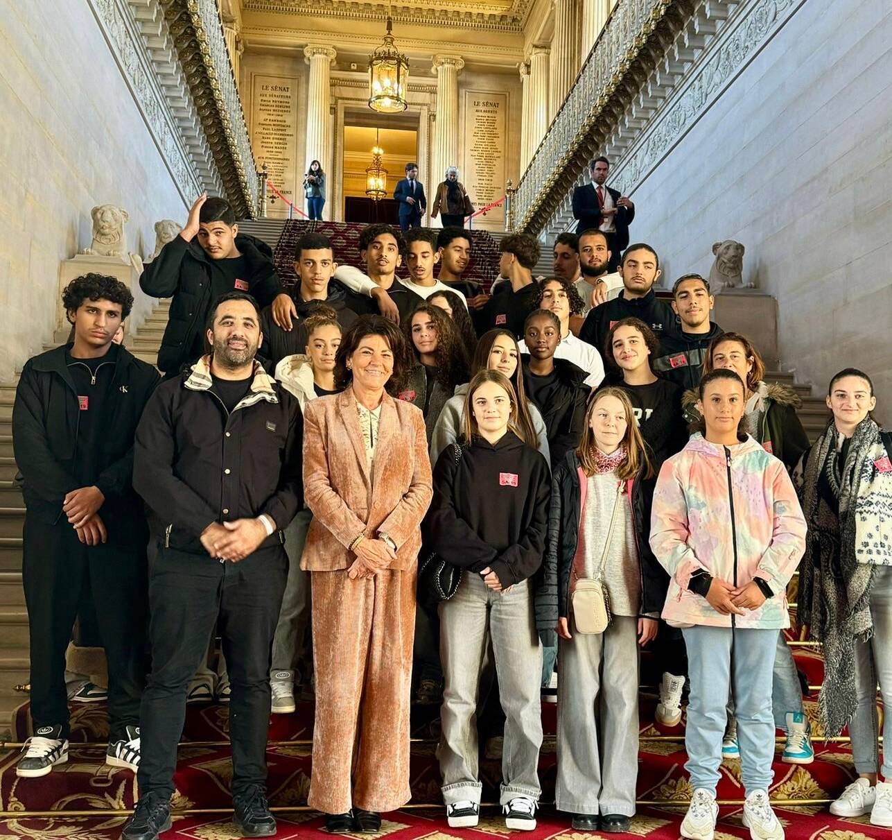 "Le Président était dans son bureau": en visite à Paris, ces jeunes de Cannes ont côtoyé les hauts lieux du pouvoir