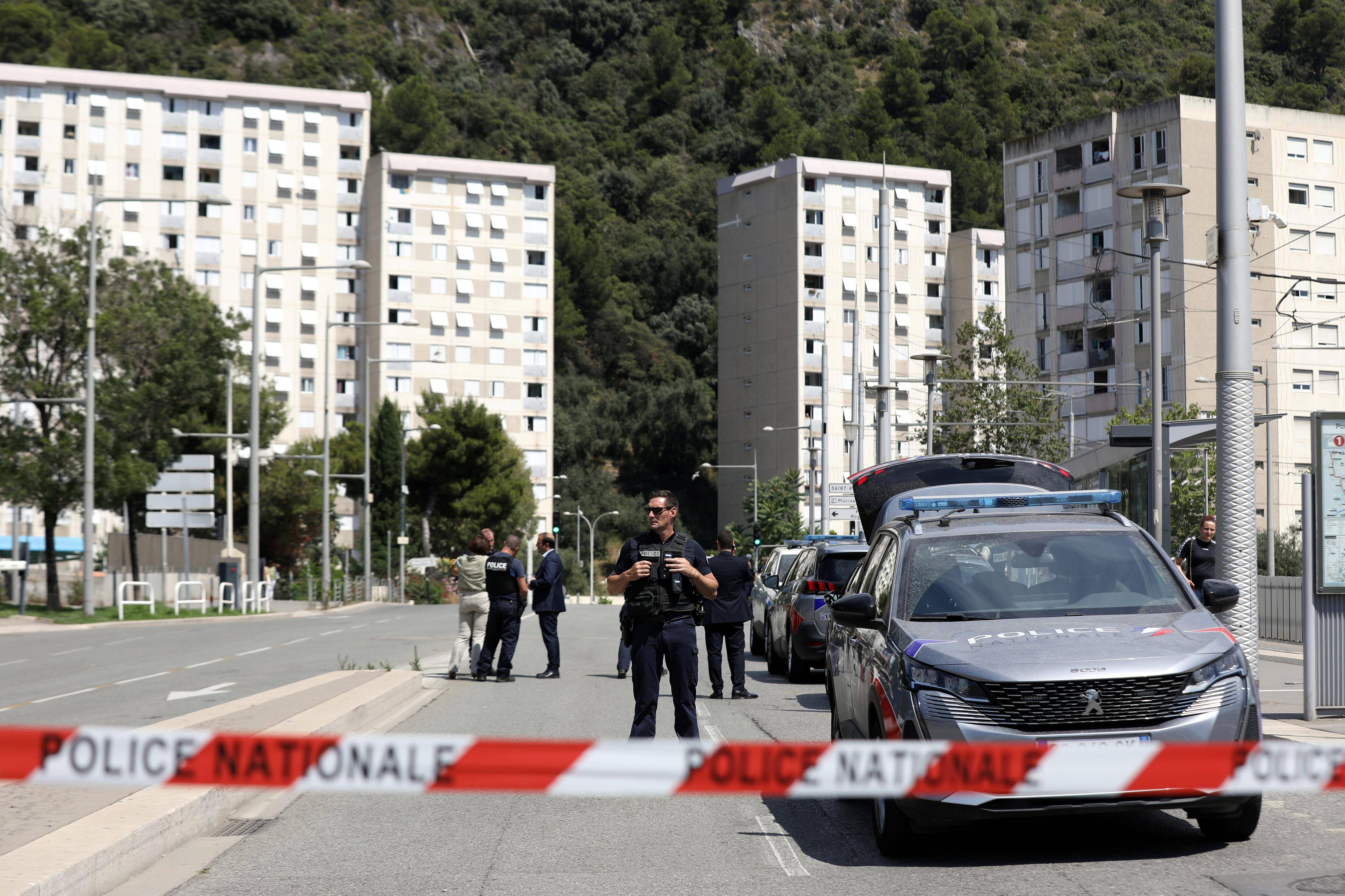 Un jeune homme blessé par plusieurs coups de couteau sur la voie publique à Nice