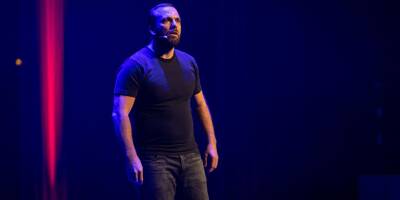"La seule censure, c'est le rire du public": le Comte de Bouderbala revient avec un troisième spectacle à voir dans la région
