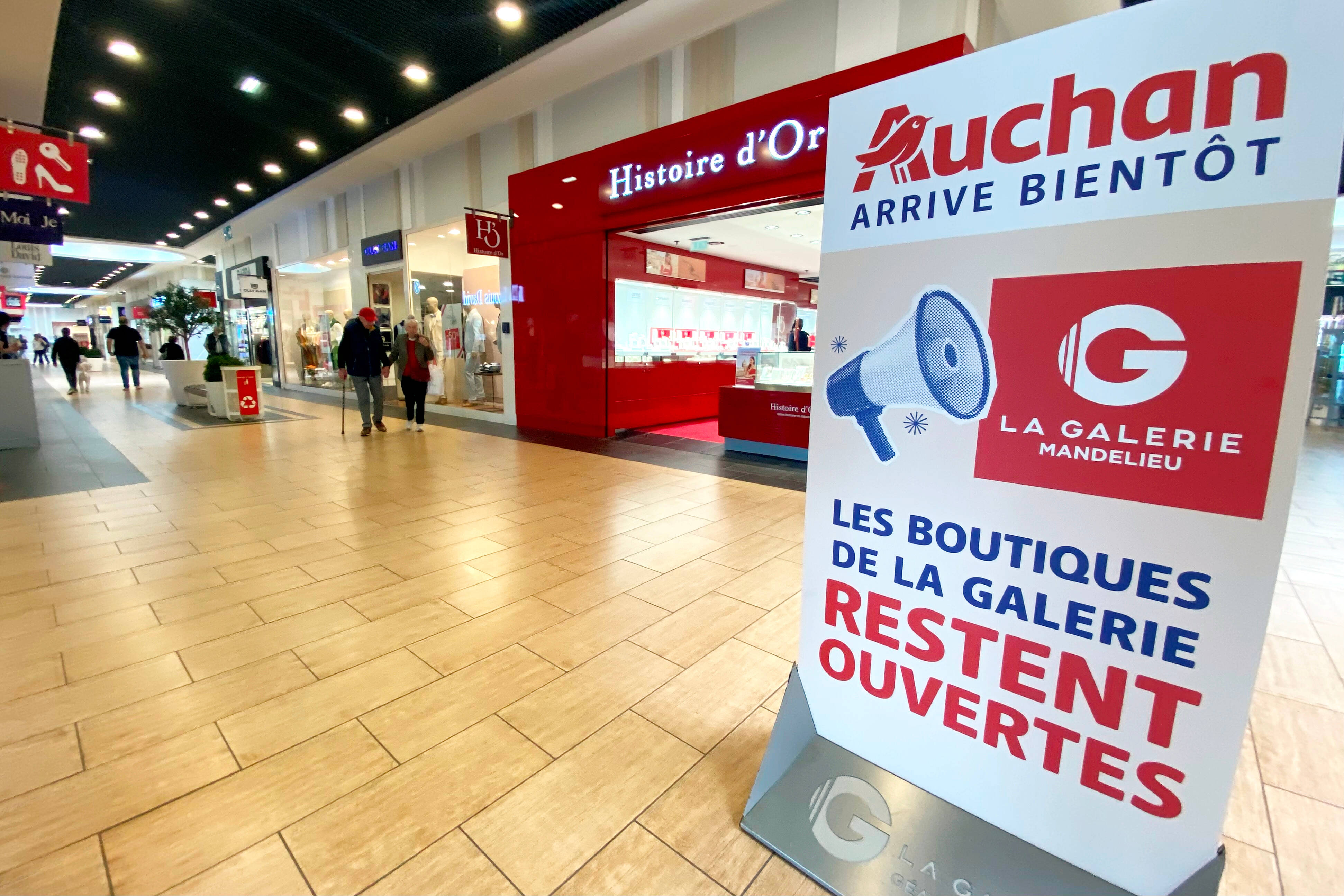 "Depuis des années on alerte sur de mauvaises décisions stratégiques": la détresse des salariés d'Auchan dans le Var et les Alpes-Maritimes