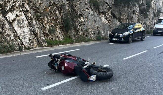 Délit de fuite après un accident dans les gorges d'Ollioules: un motard et sa passagère gravement blessés