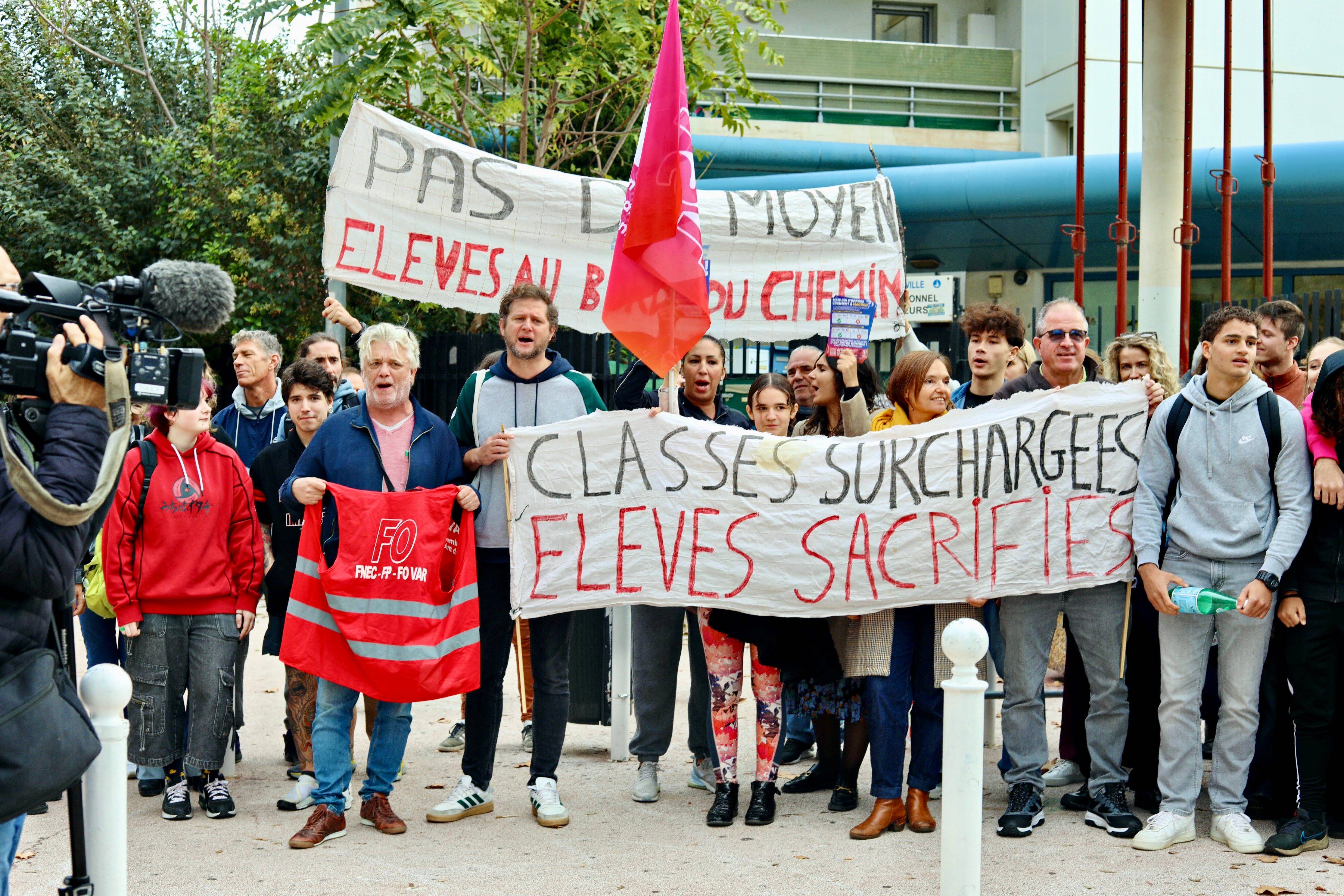 Les professeurs de Dumont, le plus grand lycée de Toulon, toujours mobilisés face aux sureffectifs