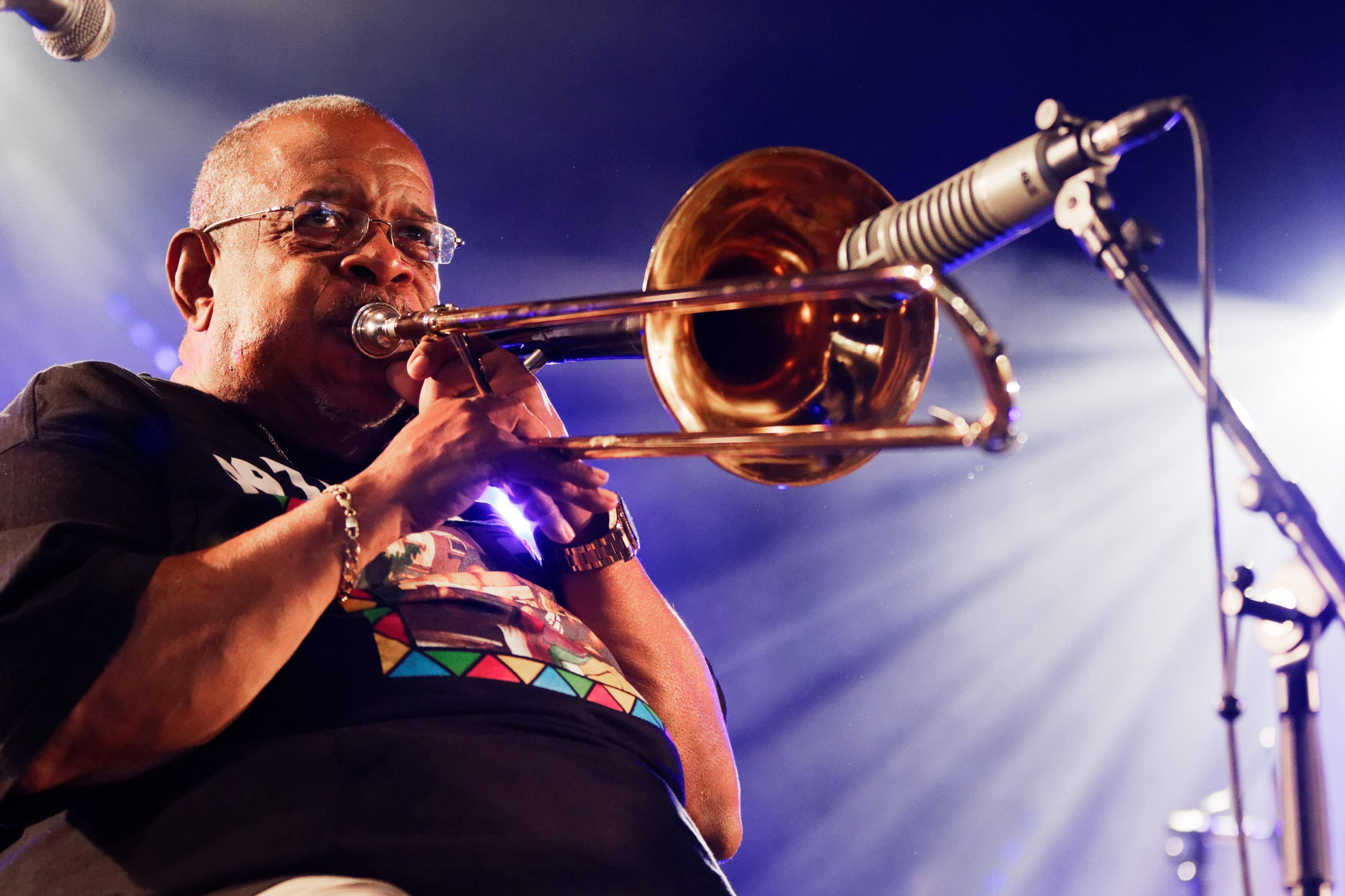 "On vient souvent me poser des questions sur James Brown, George Clinton et Maceo Parker": le tromboniste américain Fred Wesley bientôt en concert à Puget-sur-Argens
