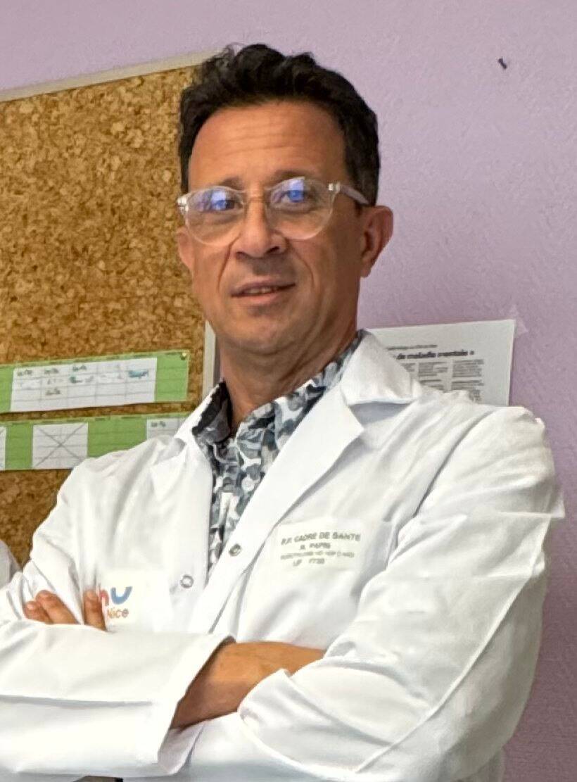 "Jouer en ligne est un facteur aggravant dans le risque d'addiction", selon le Dr Faredj Cherikh, chef du service addictologie au CHU de Nice