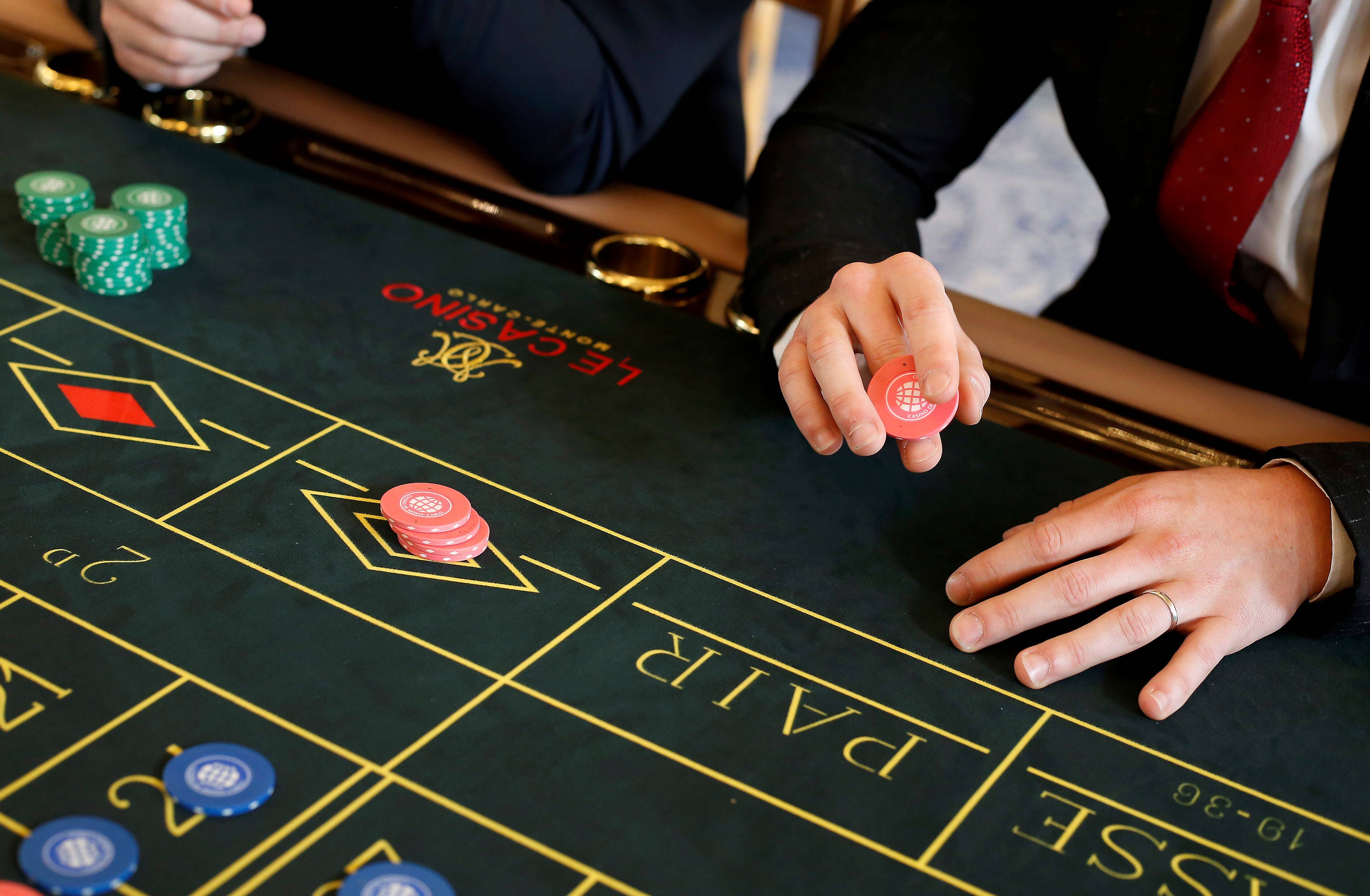 Légalisation des casinos en ligne: la concertation a débuté avec les différents acteurs et l'inquiétude des casinotiers est là