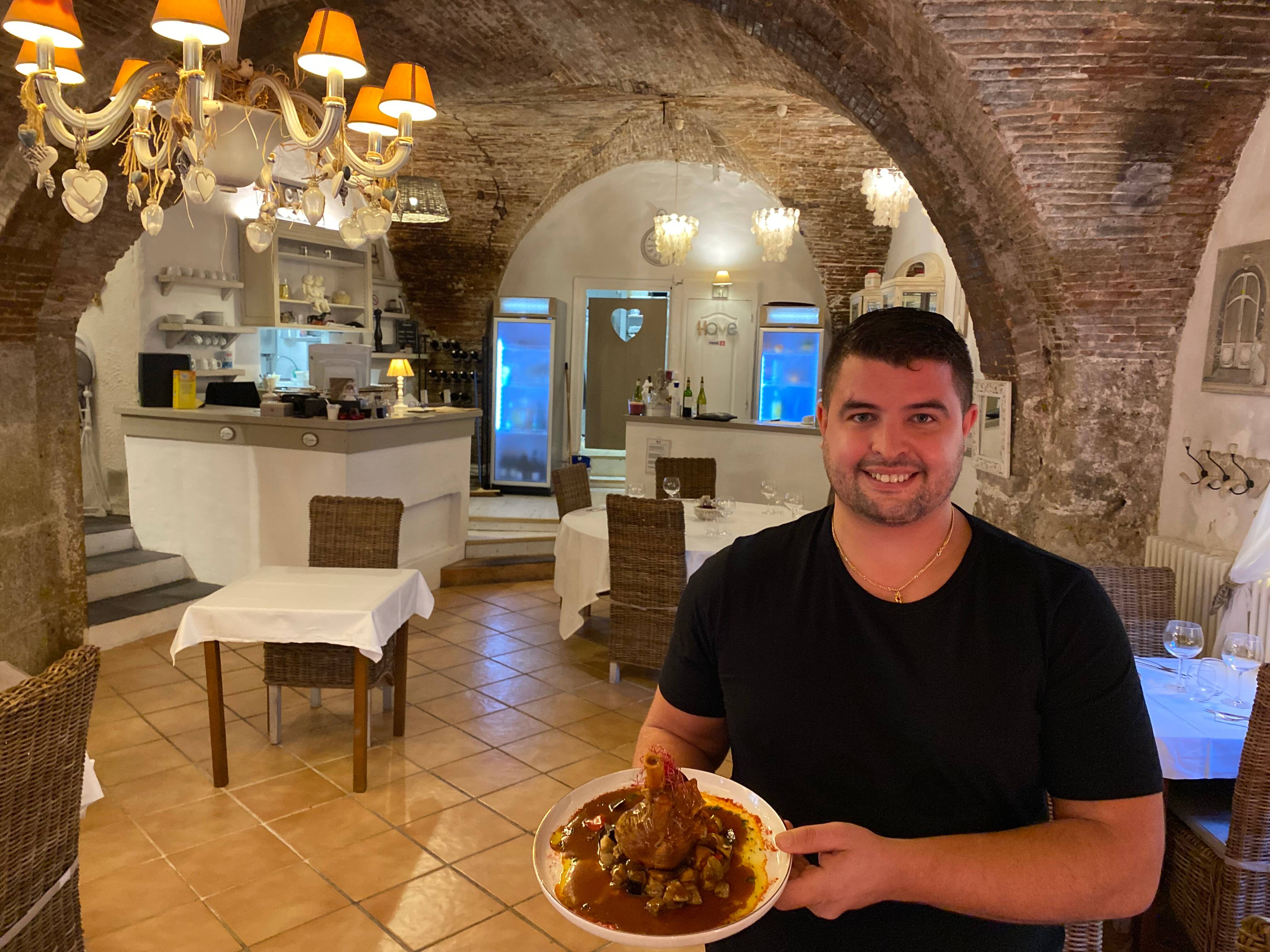 "Cela m'a mis dans le rouge": escroqué par son gérant, il a rouvert son restaurant à Grasse