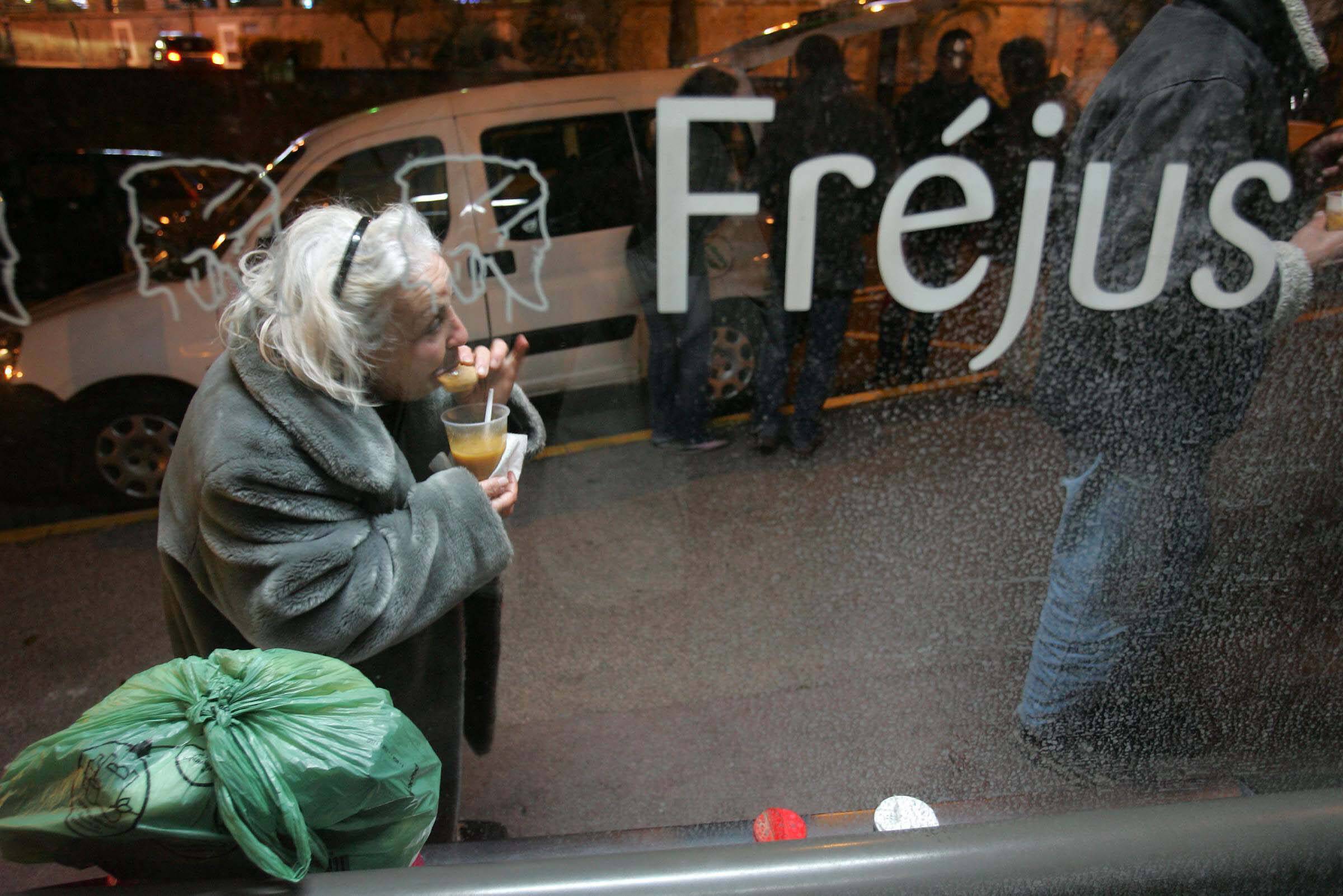 La pauvreté ne recule toujours pas en France, la mise en place d'un revenu minimum décent prôné par le Secours catholique