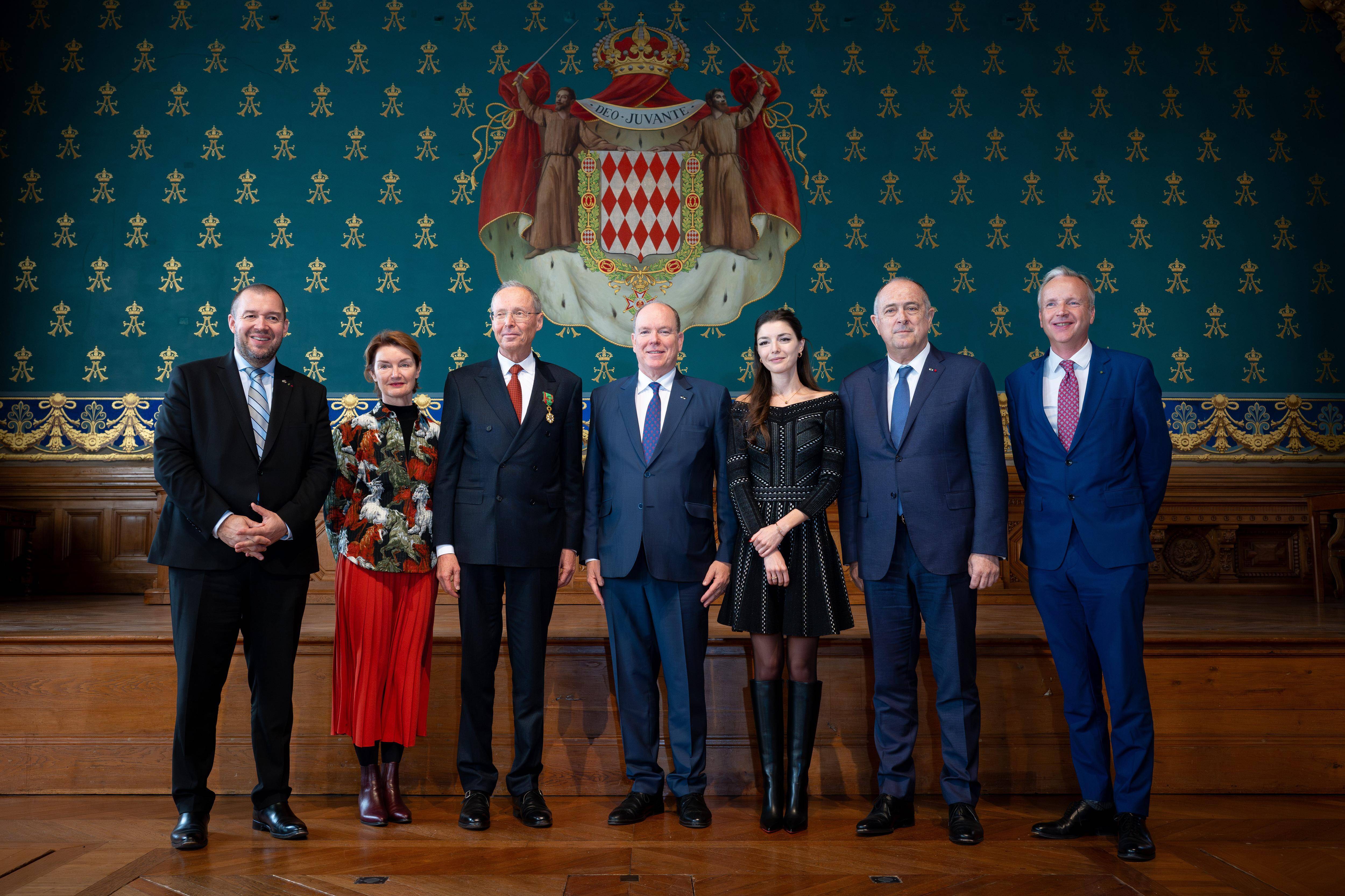 En présence du Souverain, Robert Calcagno, directeur général de l'Institut océanographique, a été décoré de la médaille du Mérite agricole à Monaco