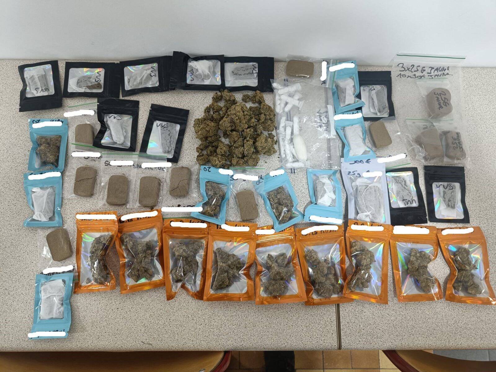 "Une façon de se faire de l'argent facilement": un homme arrêté lors d'une "tournée" de stupéfiants à Saint-Laurent-du-Var