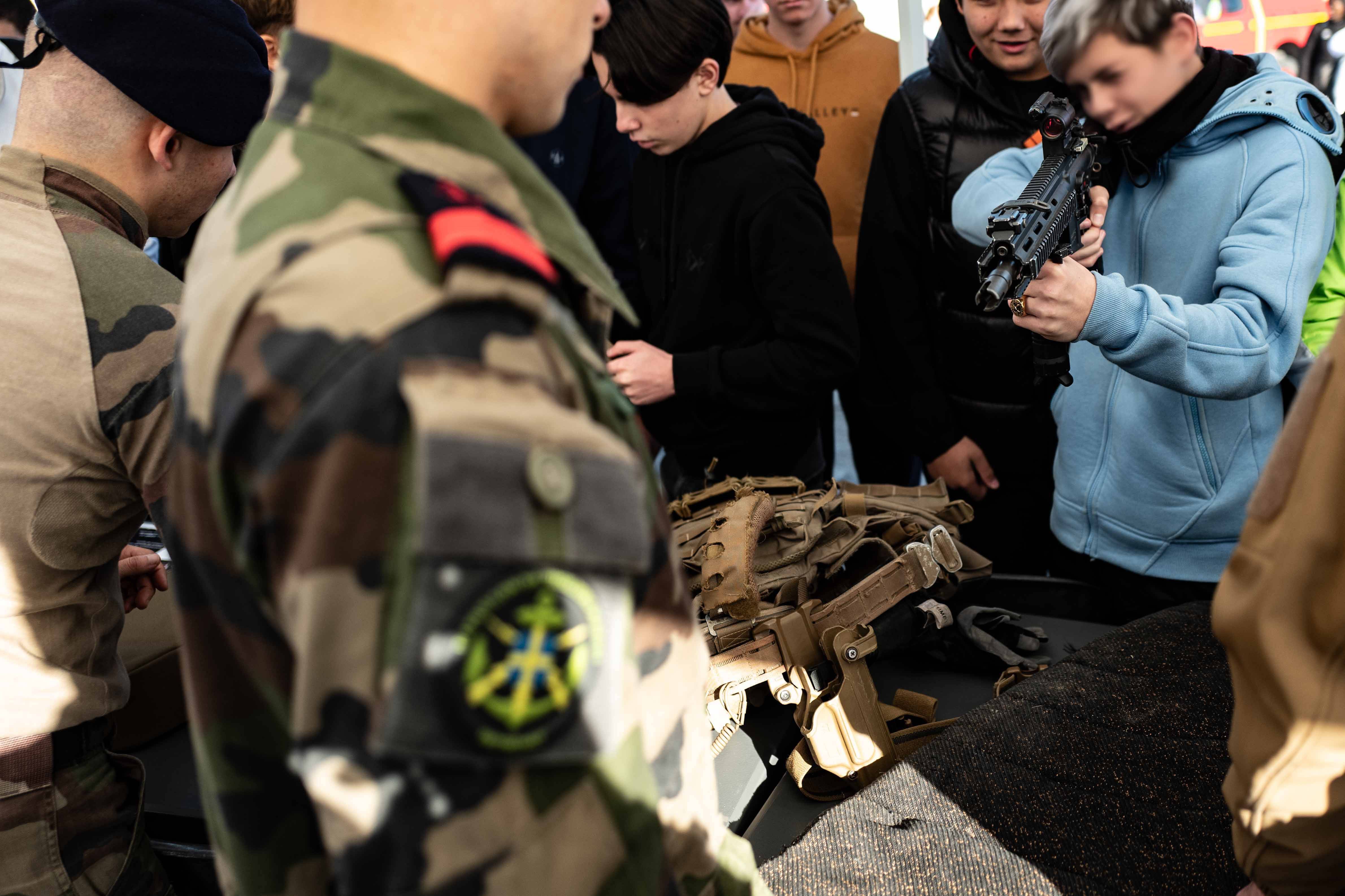 A Toulon, la Marine nationale cherche à séduire les jeunes lors de son forum des métiers
