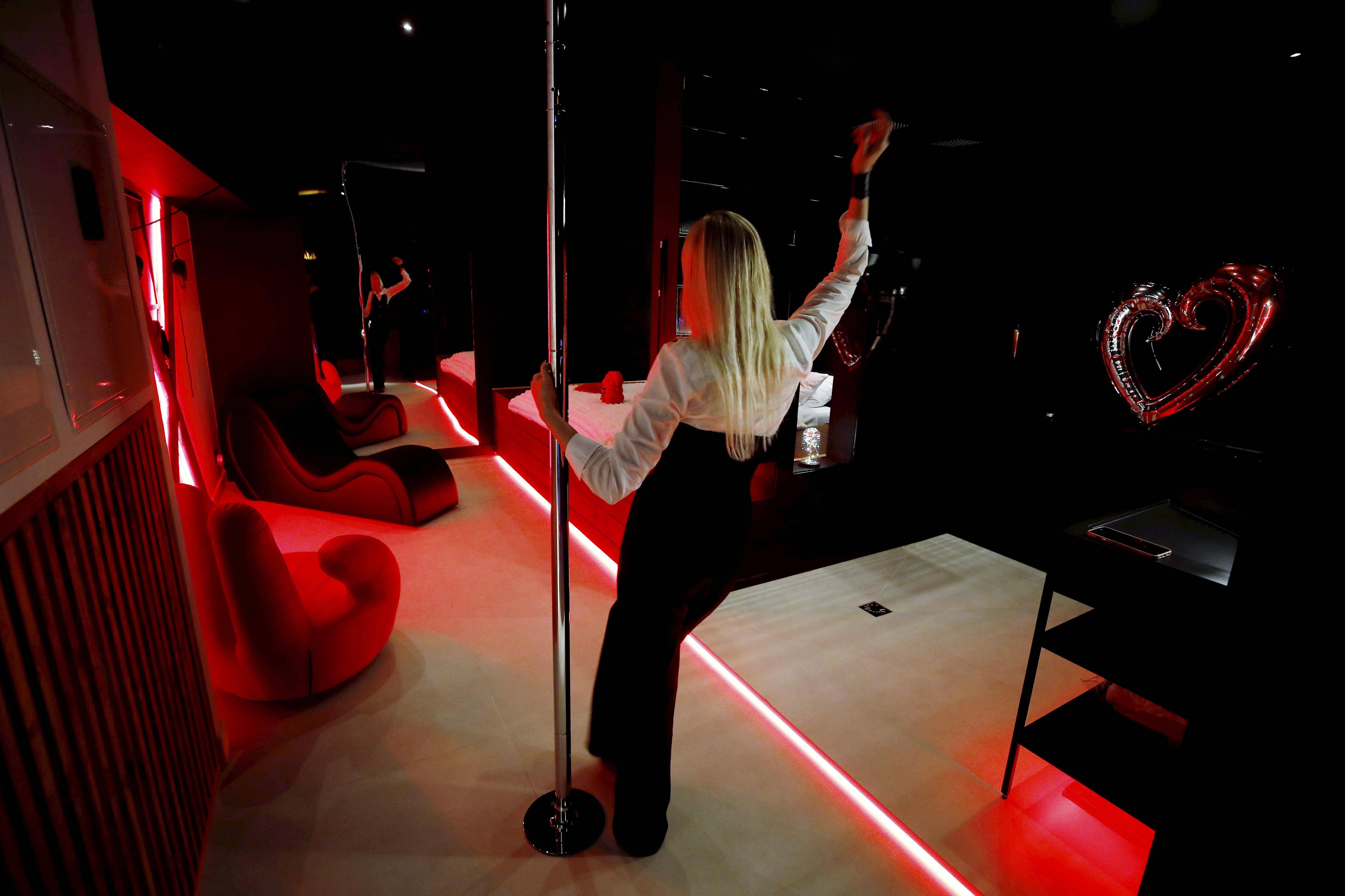 "L'idée est de faire ce qu'on n'a pas l'habitude de faire à la maison": il ouvre une "love room" dans le quartier du port de Nice