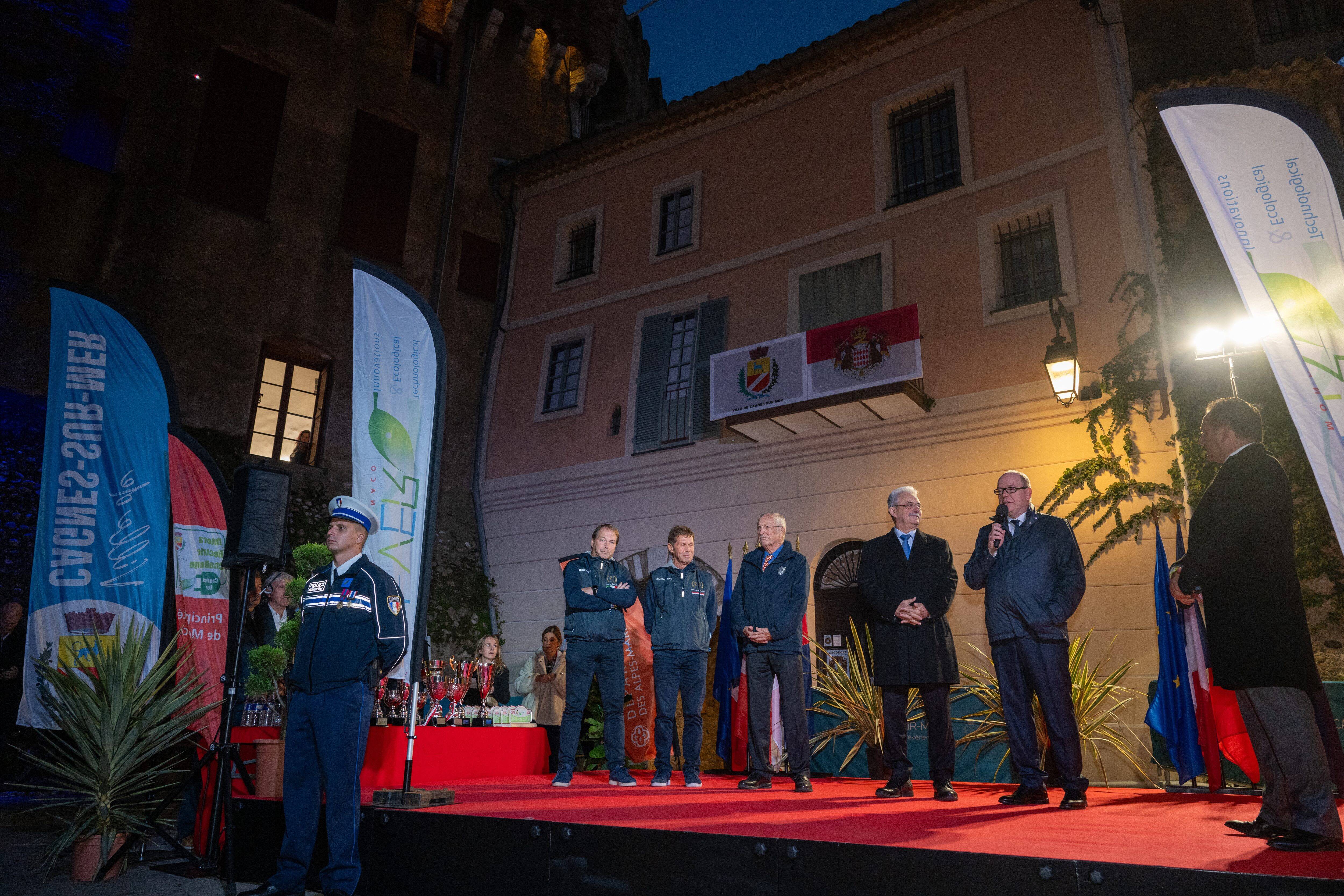 Le prince Albert II célèbre le 10e anniversaire du Riviera Electric Challenge, la mairie de Monaco sur la 1re et 2e place du podium